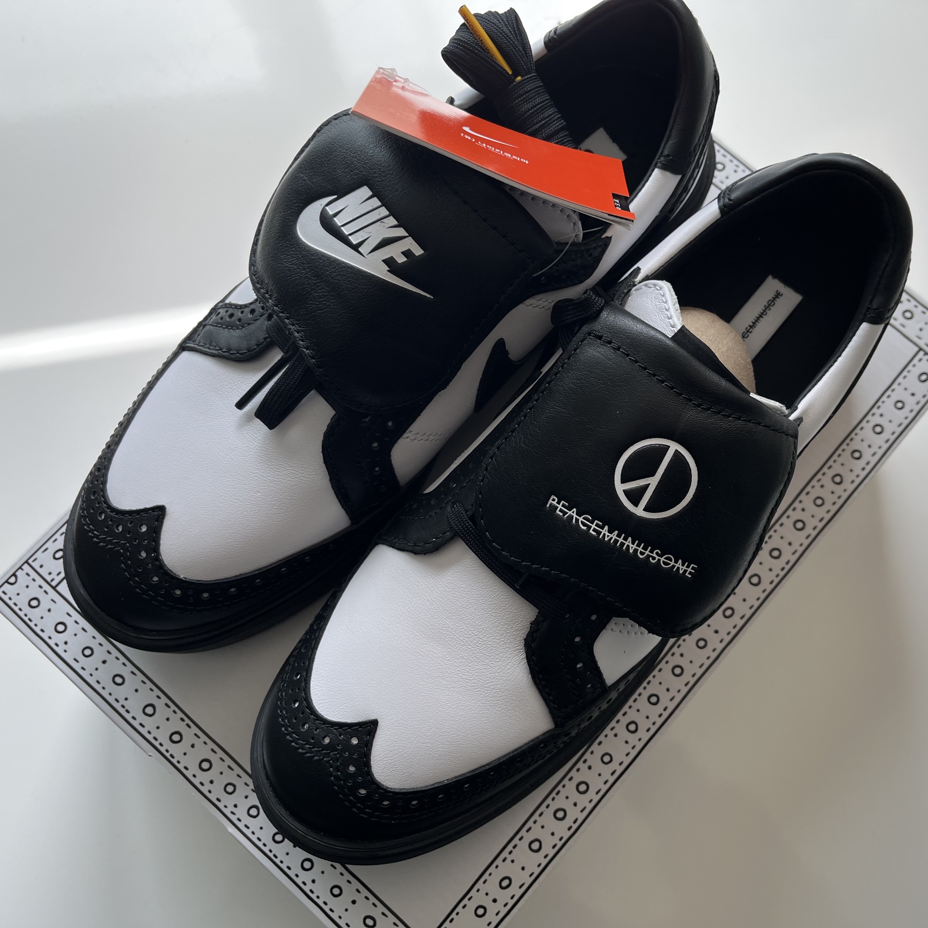 Nike x Peaceminusone Kwondo1 Black and White 착용 스타일 - 2