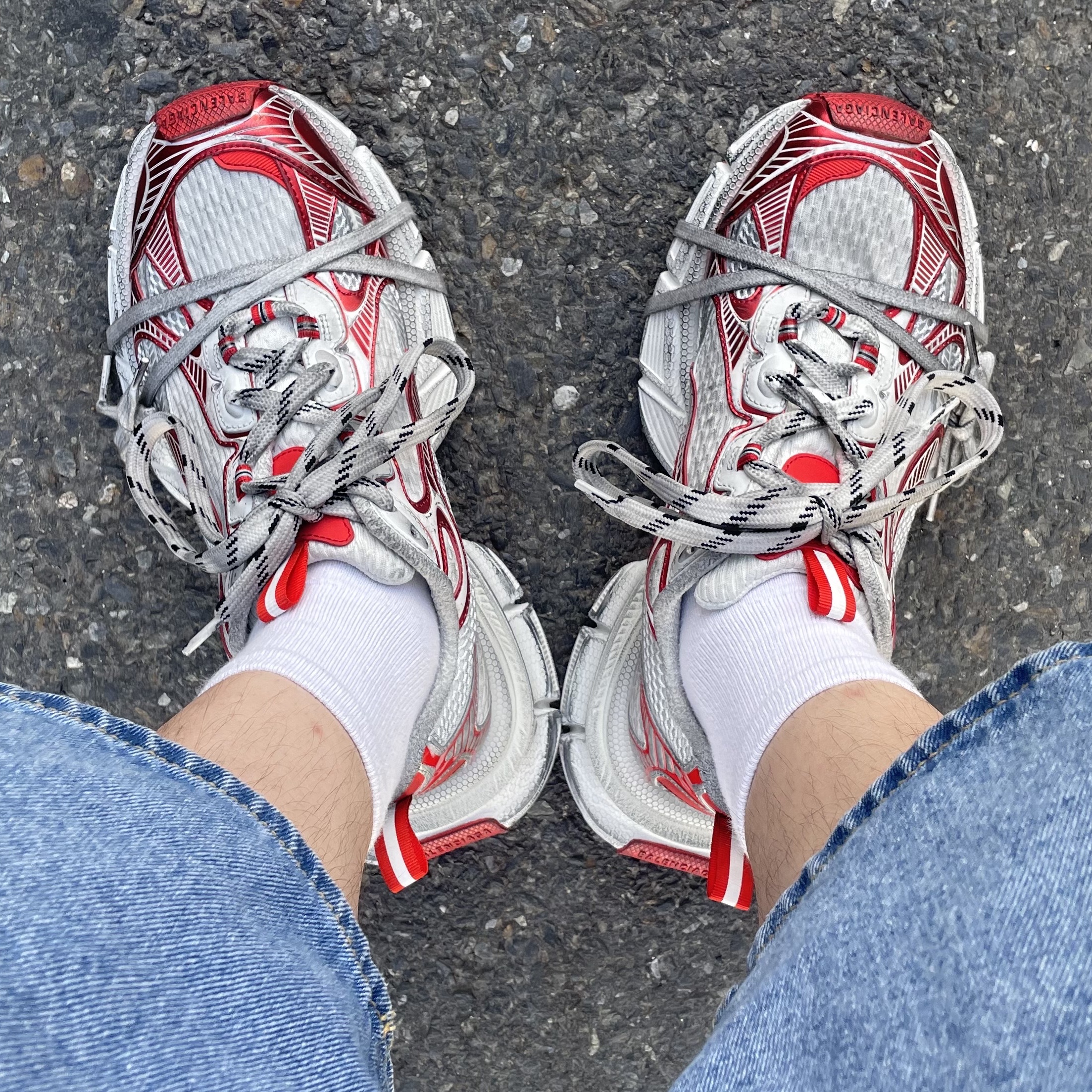 Balenciaga 3XL Sneakers White Red 착용 스타일