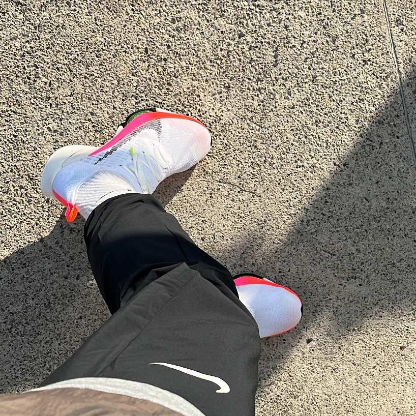 Nike Air Zoom Tempo Next% Flyknit Rawdacious 착용 스타일