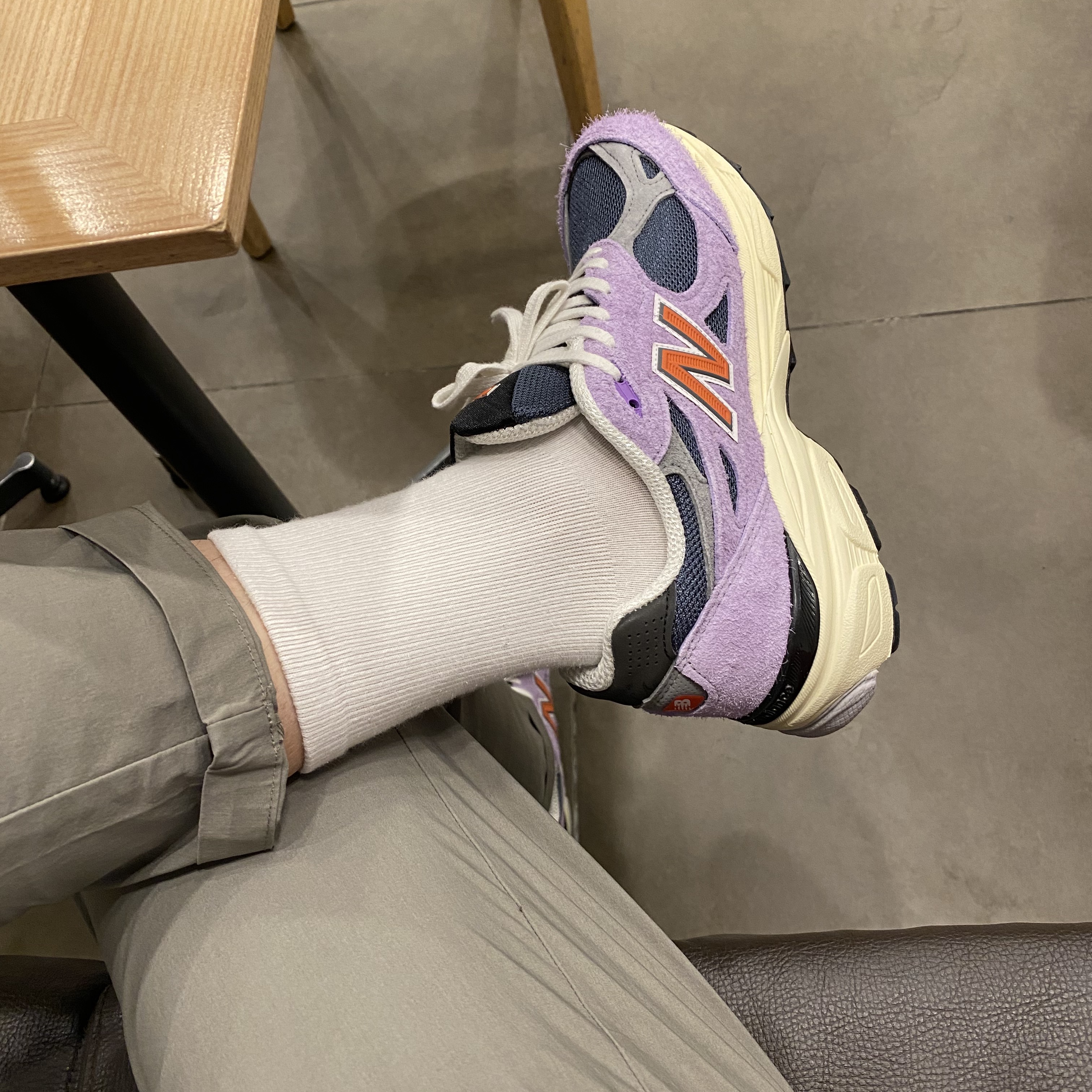 New Balance 990v3 Made in USA Raw Amethyst 착용 스타일