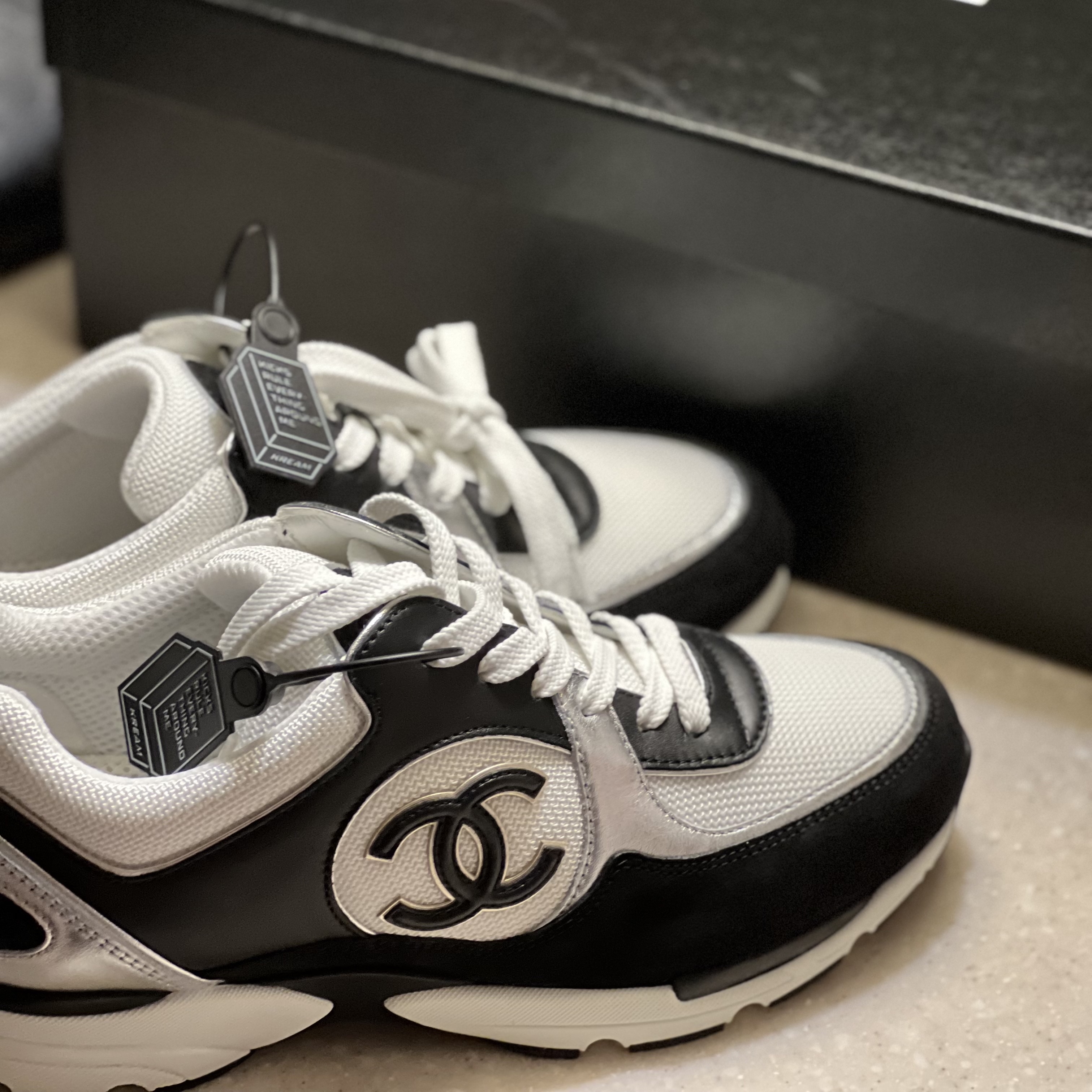 Chanel Sneakers Calfskin Fabric & Black White Silver 착용 스타일
