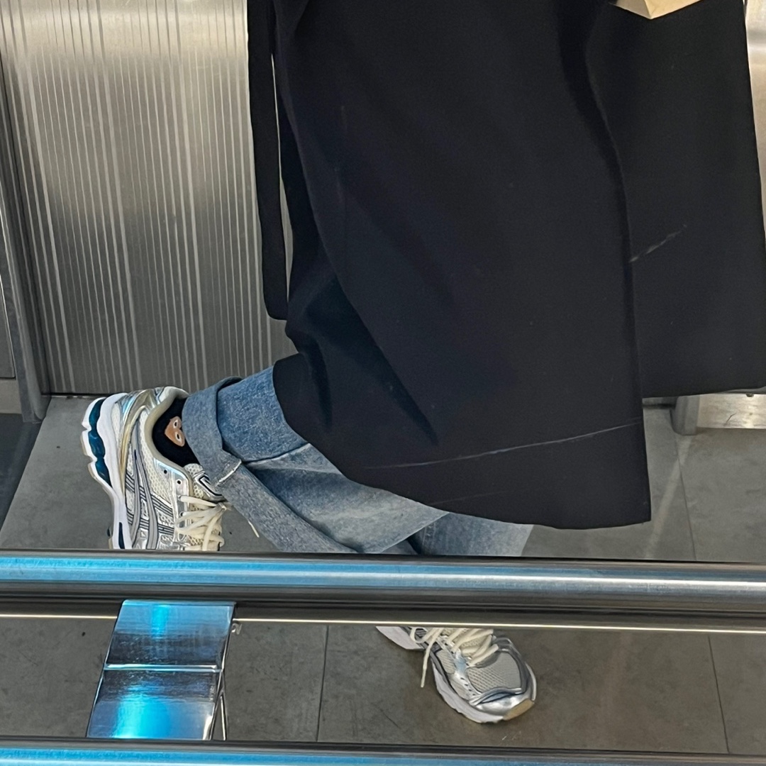 Asics Gel-Kayano 14 Cream Pure Silver 착용 스타일