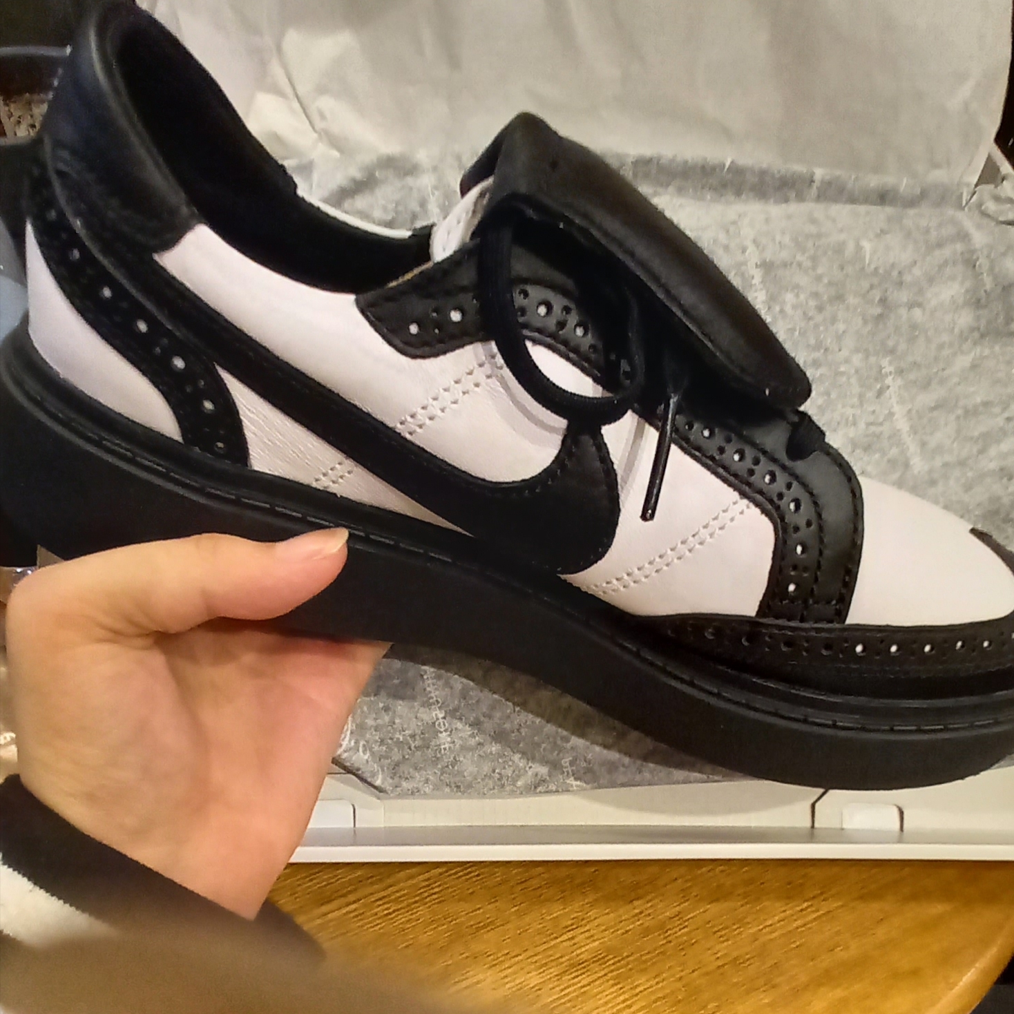 Maison Mihara Yasuhiro Peterson OG Sole OH Canvas Low-top Sneakers White, Maison Mihara Yasuhiro Peterson OG Sole Canvas Low Sneakers Black 착용 스타일 - 3