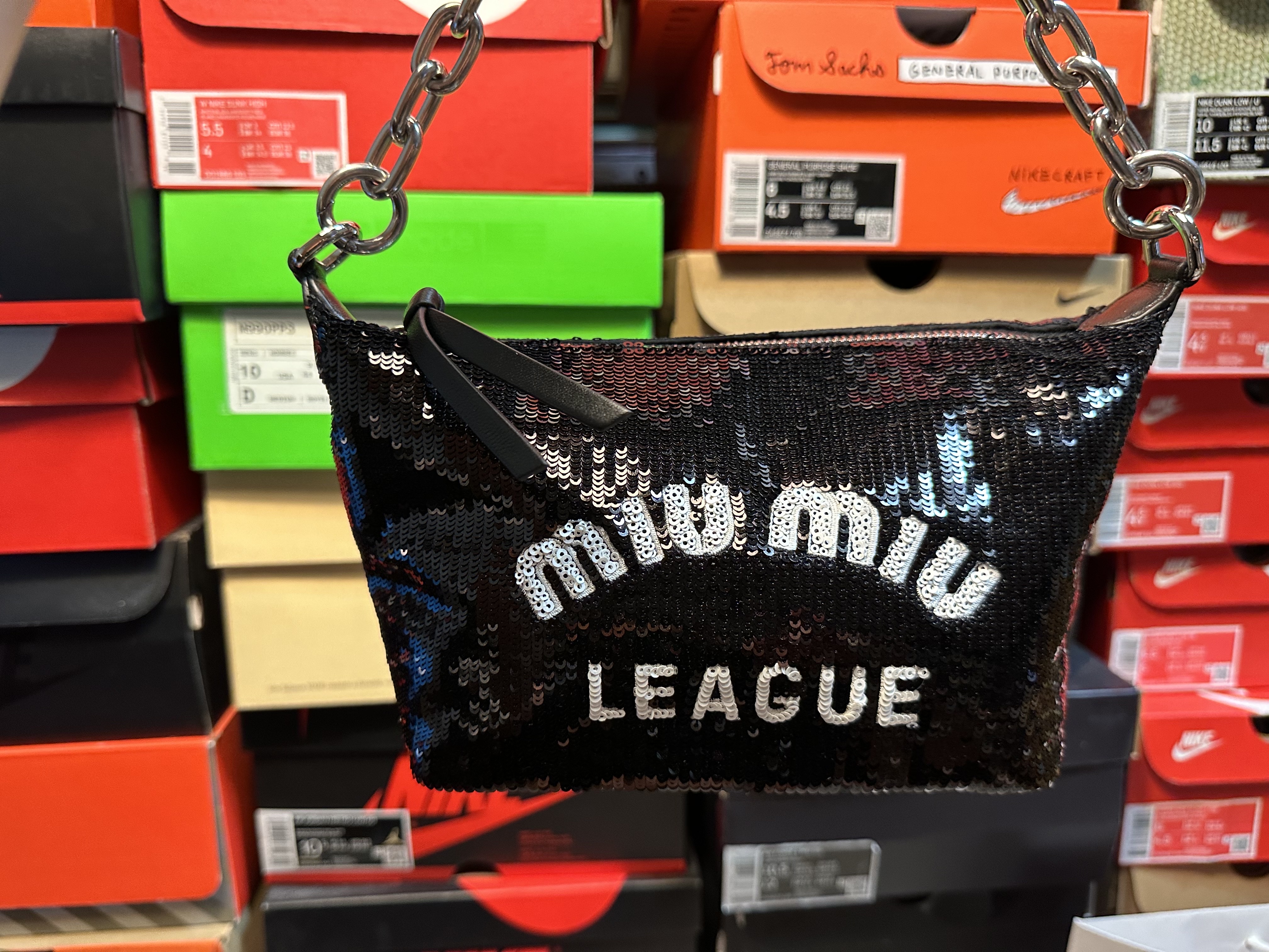 Miu Miu Spirit Sequin Bag Black, Bottega Veneta Bi-Fold Wallet Blueprint 착용 스타일 - 2