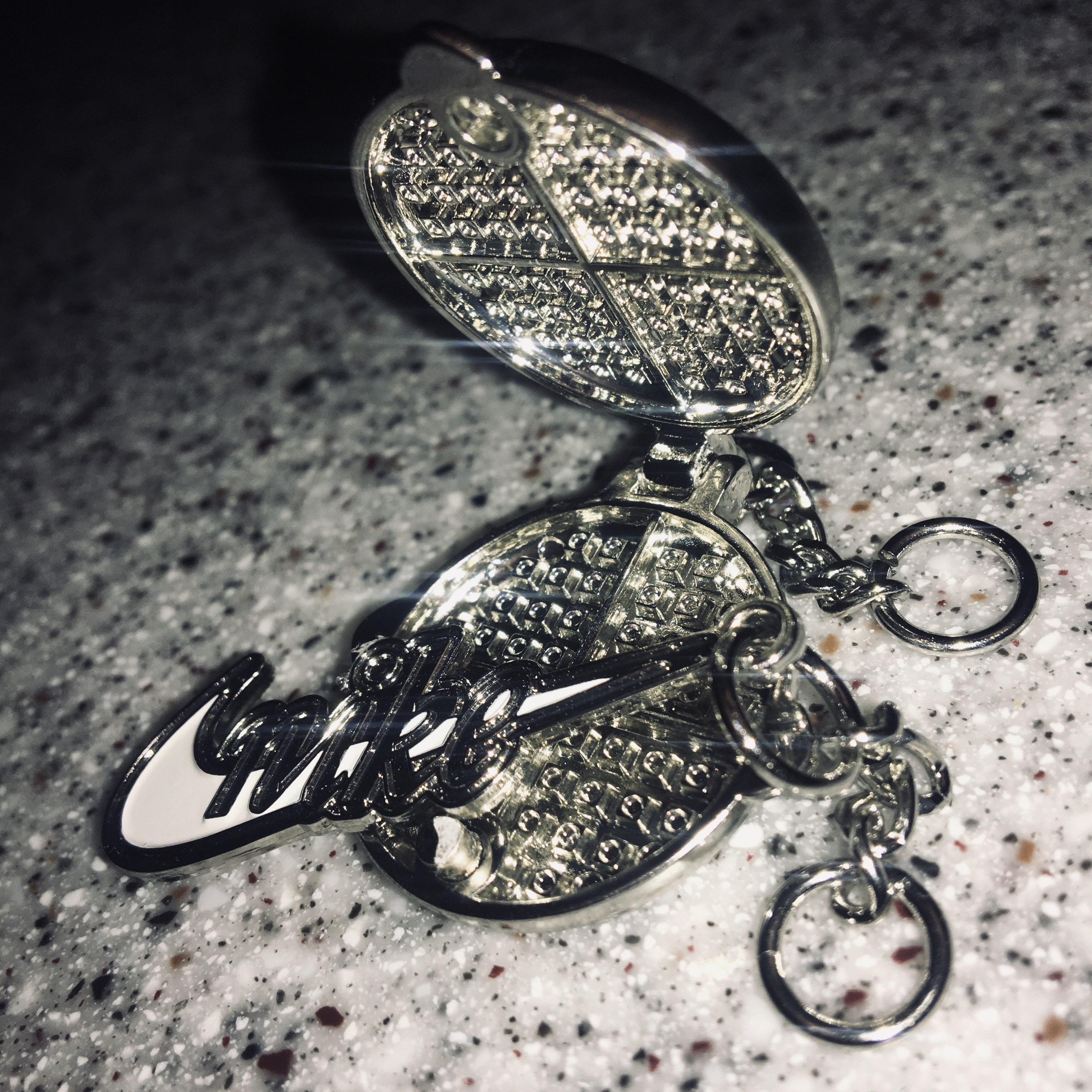 Nike 50th Anniversary Special Keyring Set 착용 스타일 - 1