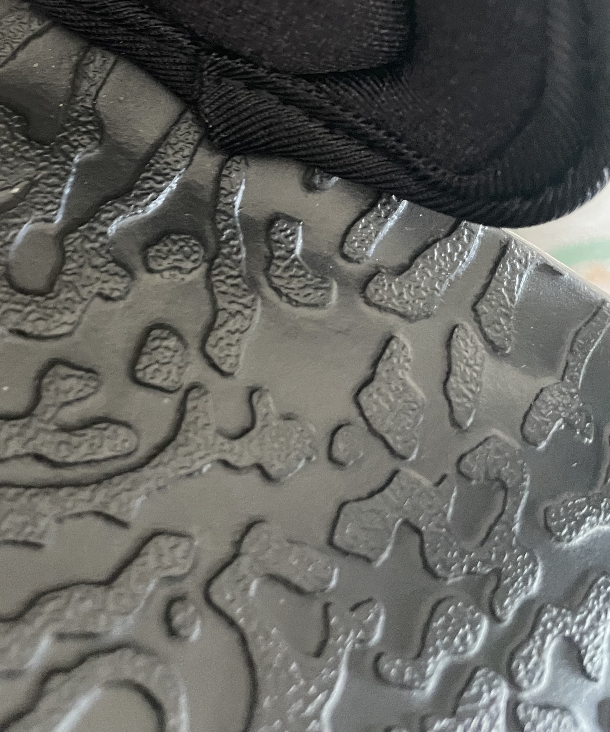 Nike ACG Air Deschutz+ Black and Grey Fog 착용 스타일 - 2
