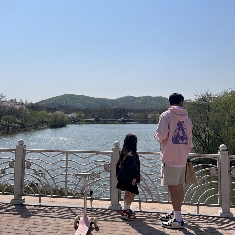 Palace Reacto Tri-Ferg Hood Pink - 23SS, Essentials The Core Collection Sweatshorts Light Oatmeal 착용 스타일 - 4