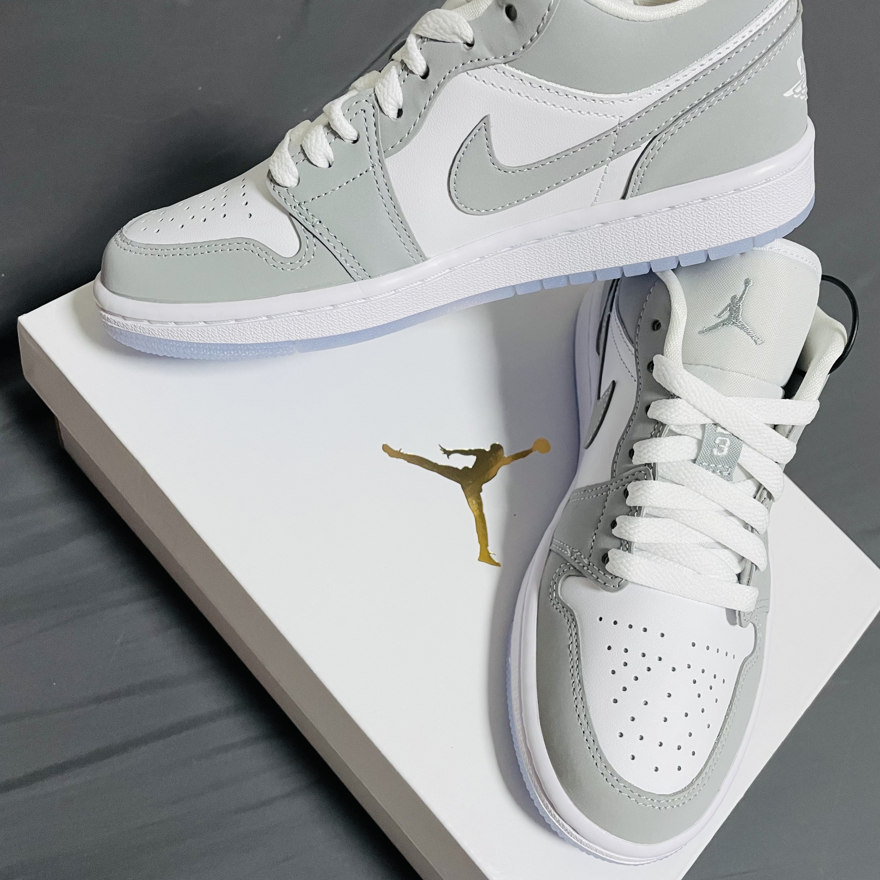 (W) Jordan 1 Low White Wolf Grey 착용 스타일