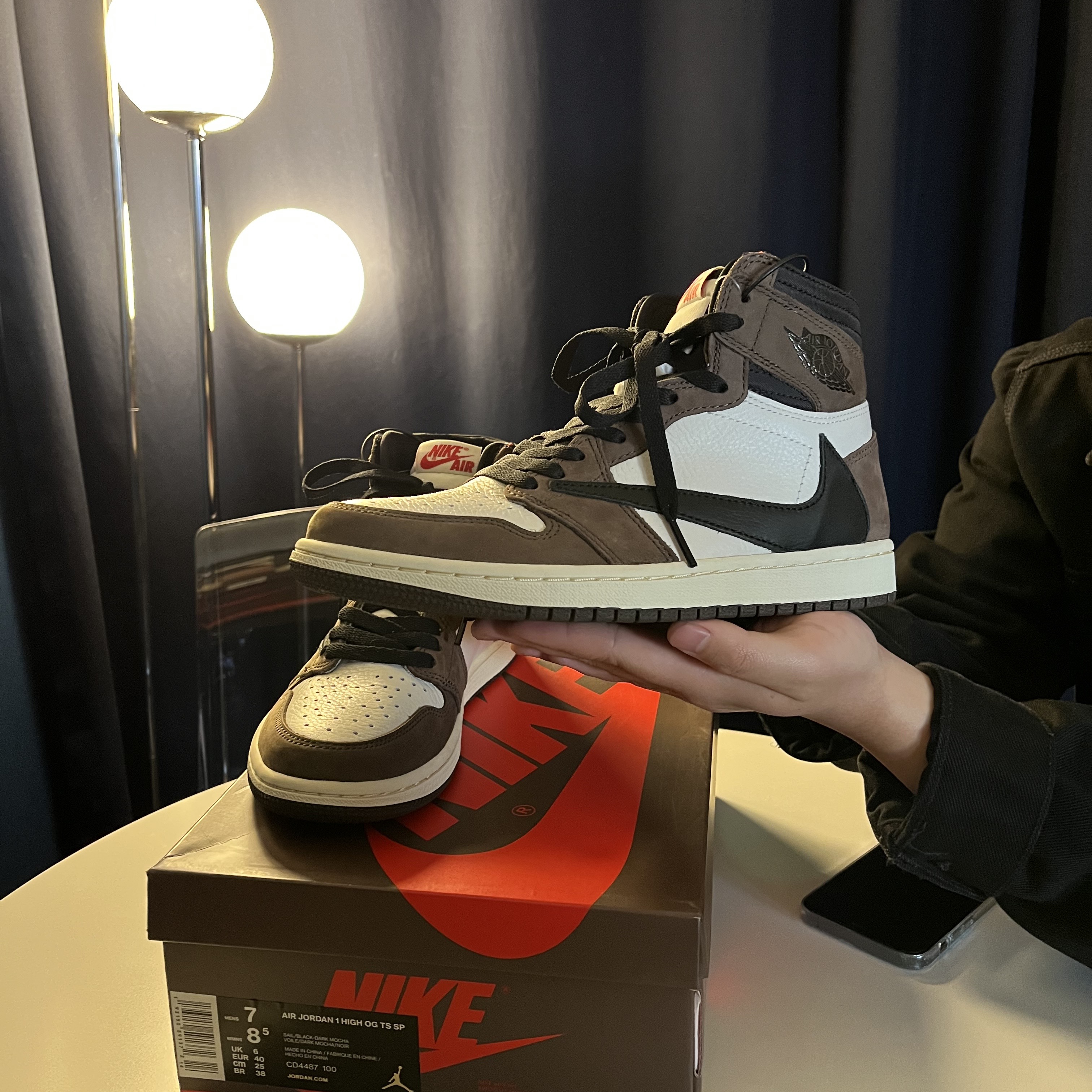 Jordan 1 x Travis Scott Retro High OG SP Mocha 착용 스타일