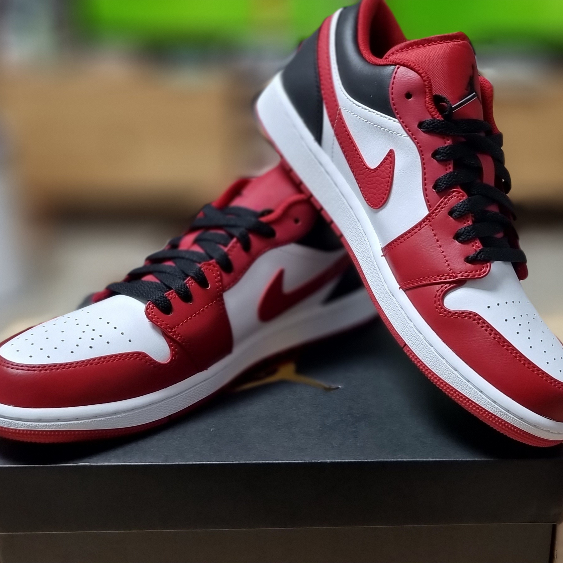 Jordan 1 Low White Gym Red Black 착용 스타일