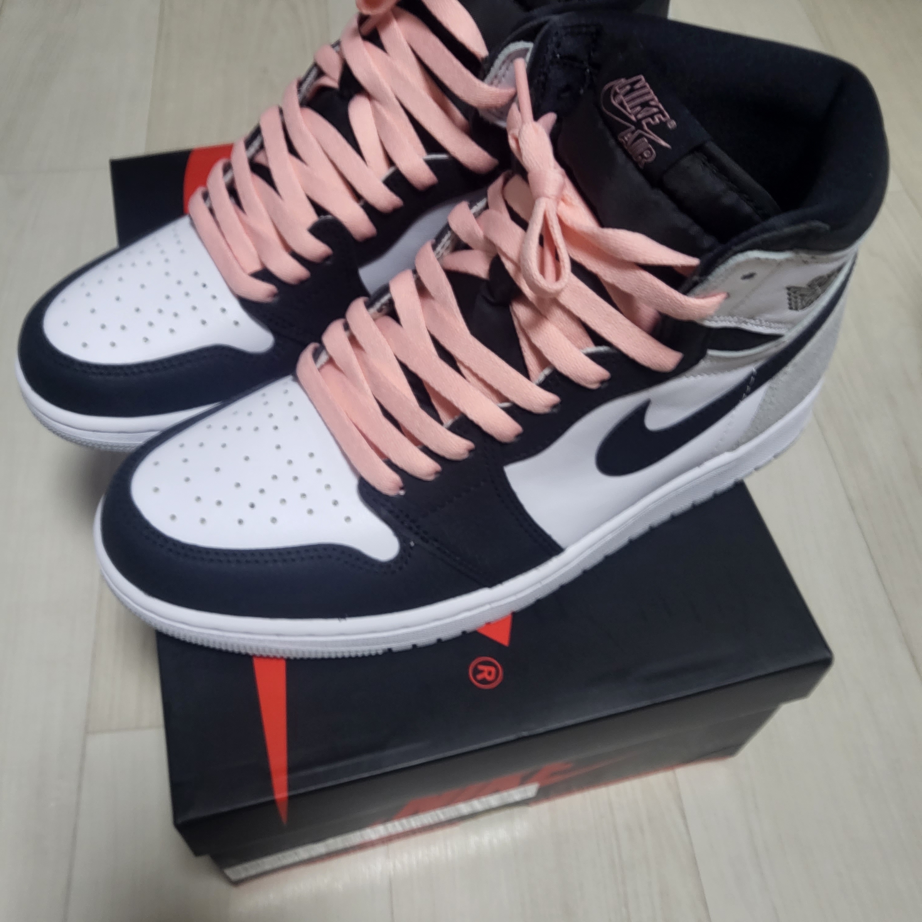 Jordan 1 Retro High OG Bleached Coral 착용 스타일