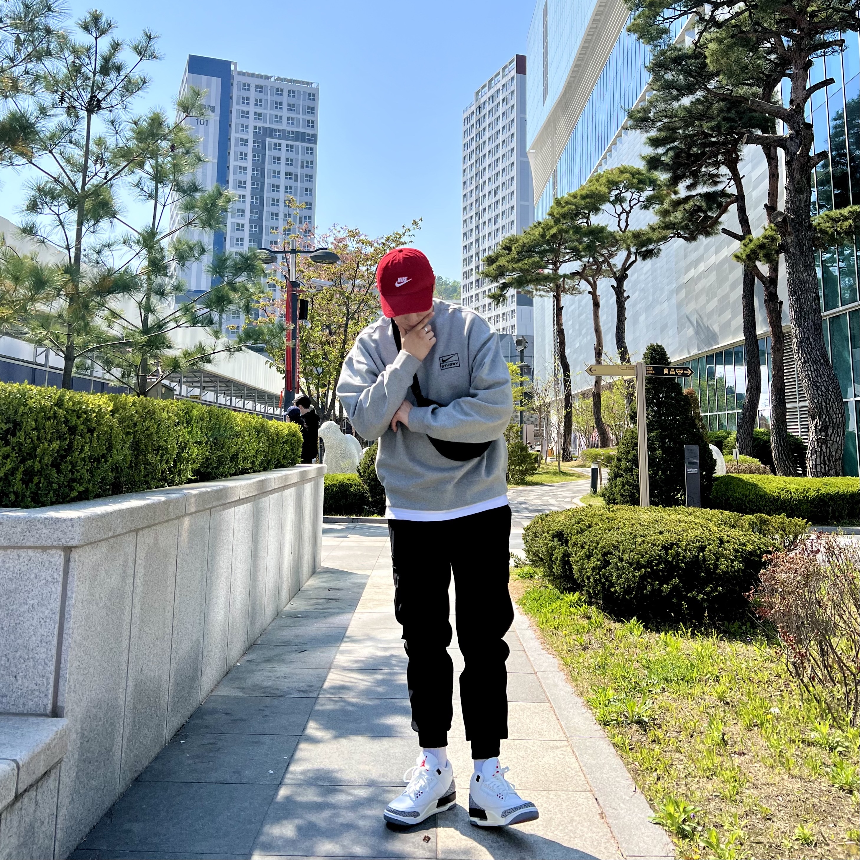Jordan 3 Retro White Cement Reimagined, Nike Heritage 86 Futura Washed Cap University Red 착용 스타일