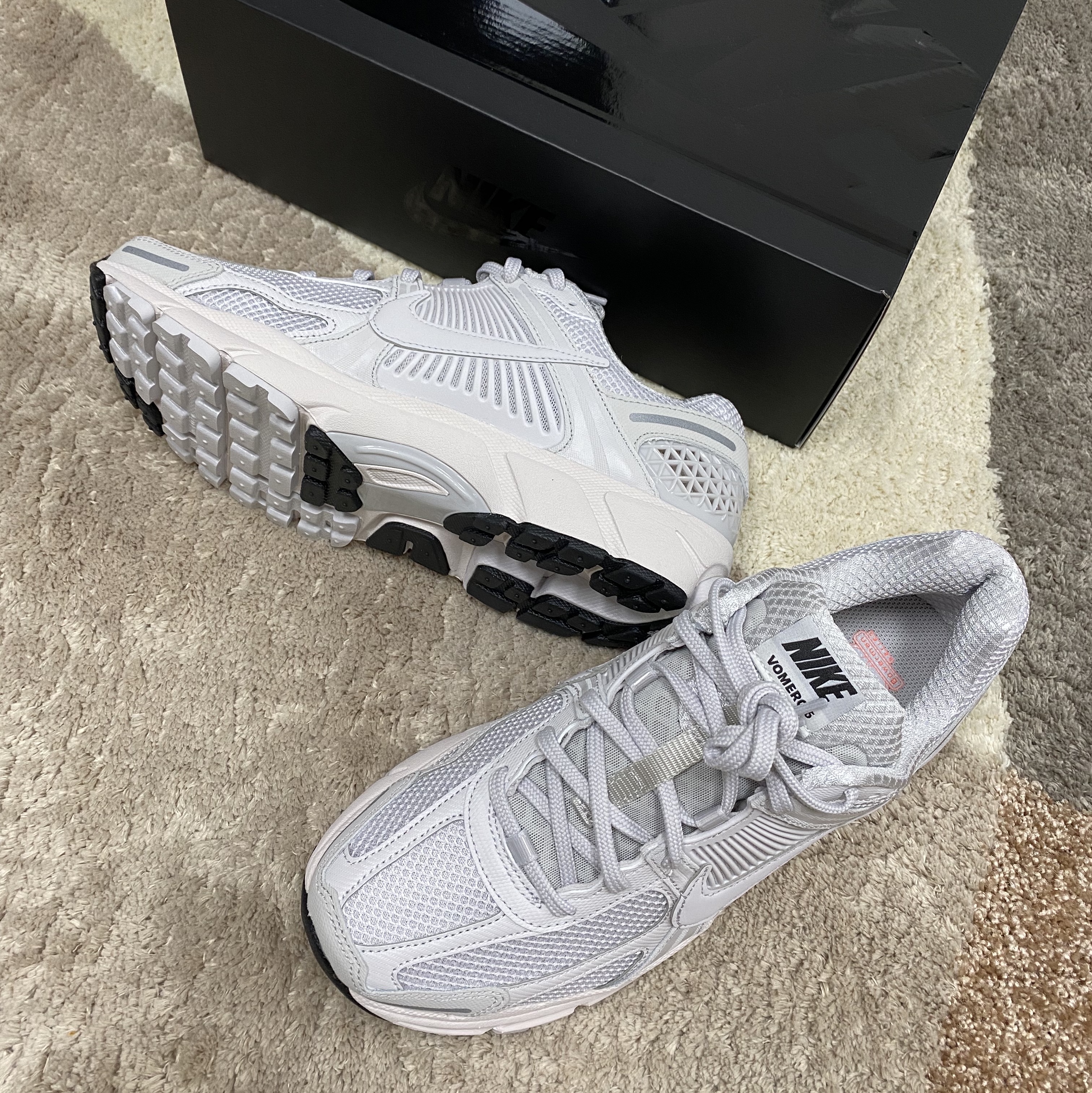 Nike Zoom Vomero 5 SP Vast Grey 2023 착용 스타일 - 1
