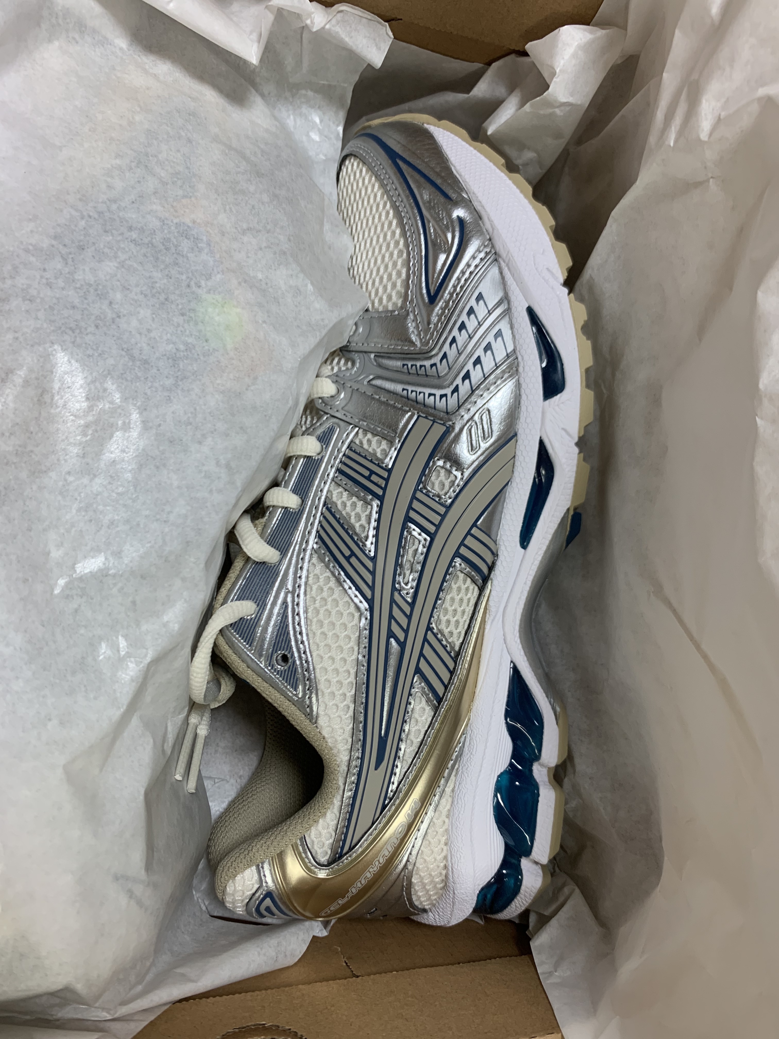 Asics Gel-Kayano 14 Cream Pure Silver 착용 스타일