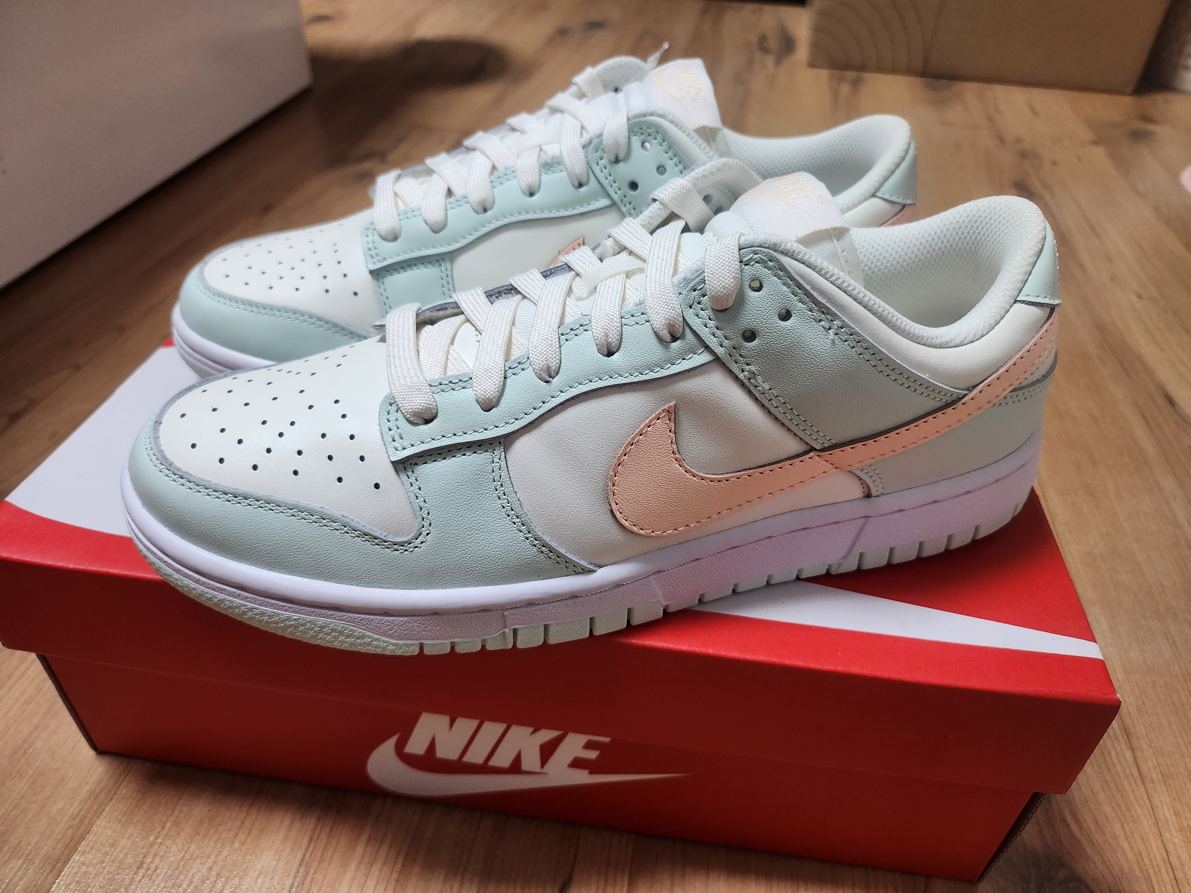 (W) Nike Dunk Low Barely Green 착용 스타일 - 1