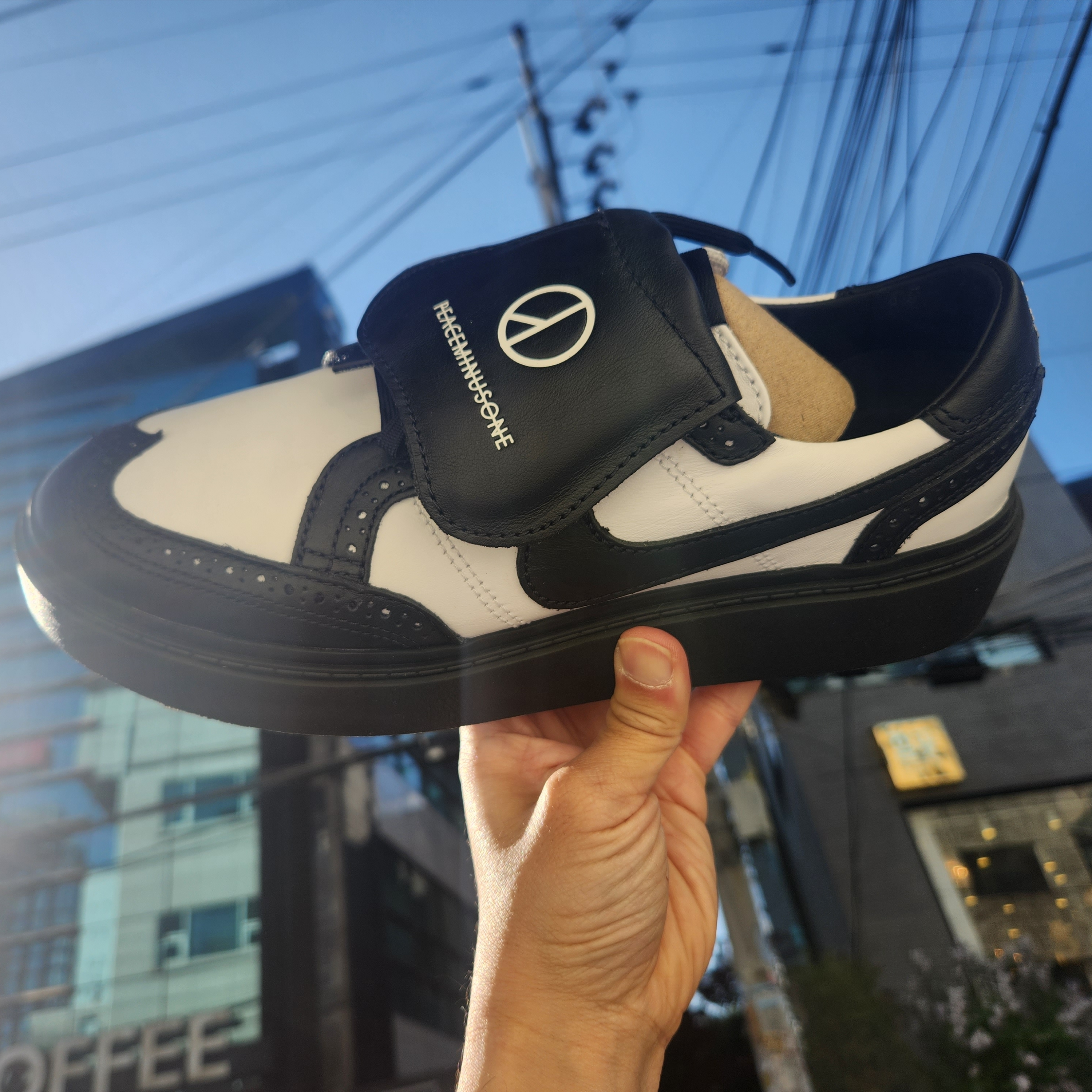 Nike x Peaceminusone Kwondo1 Black and White 착용 스타일 - 2