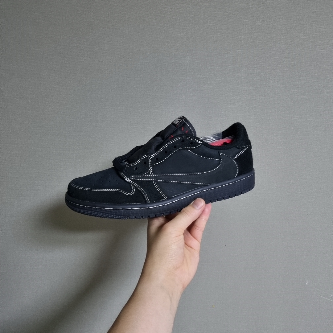 Jordan 1 x Travis Scott Retro Low OG SP Black Phantom 착용 스타일