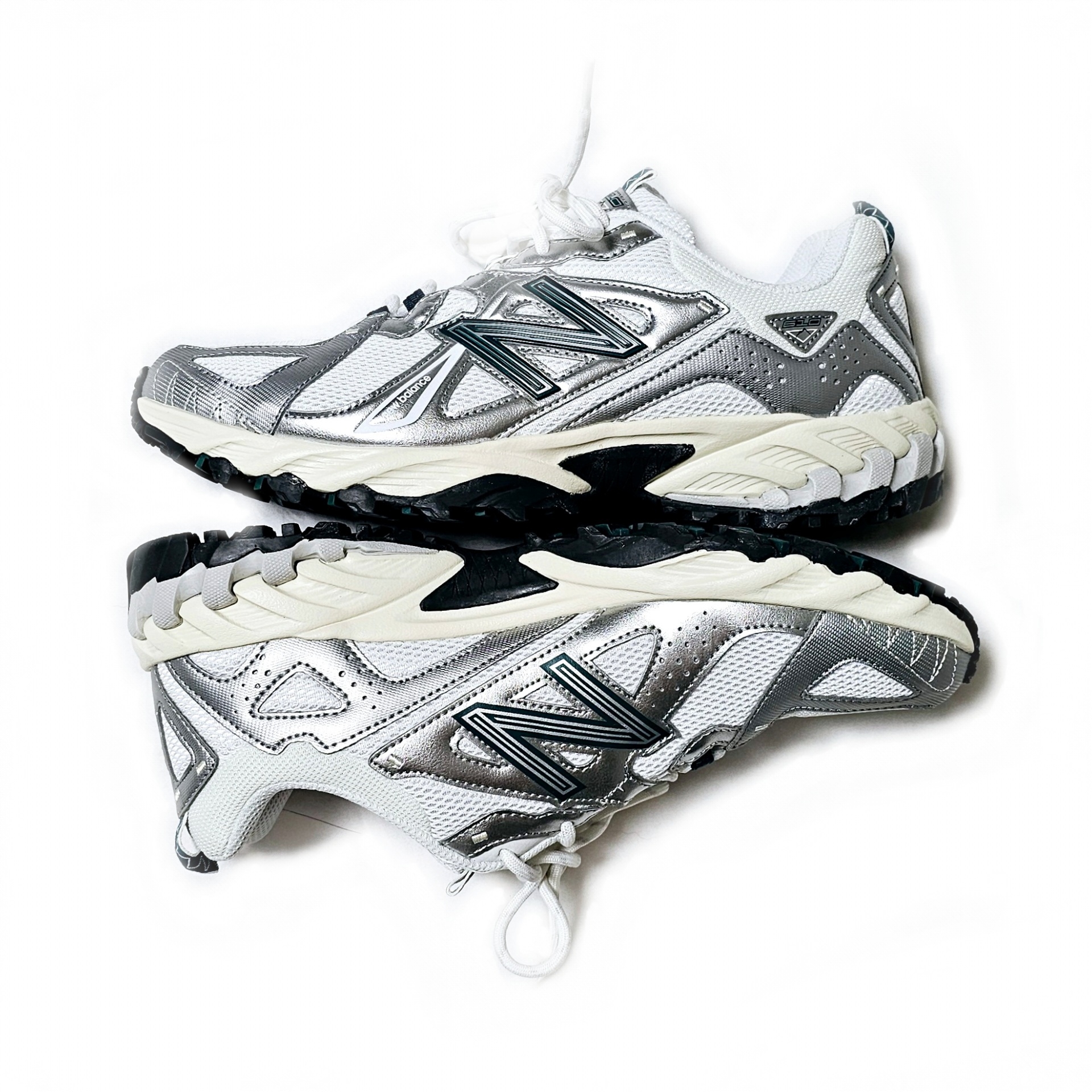 New Balance ML610T Metallic Silver - D Standard 착용 스타일 - 3