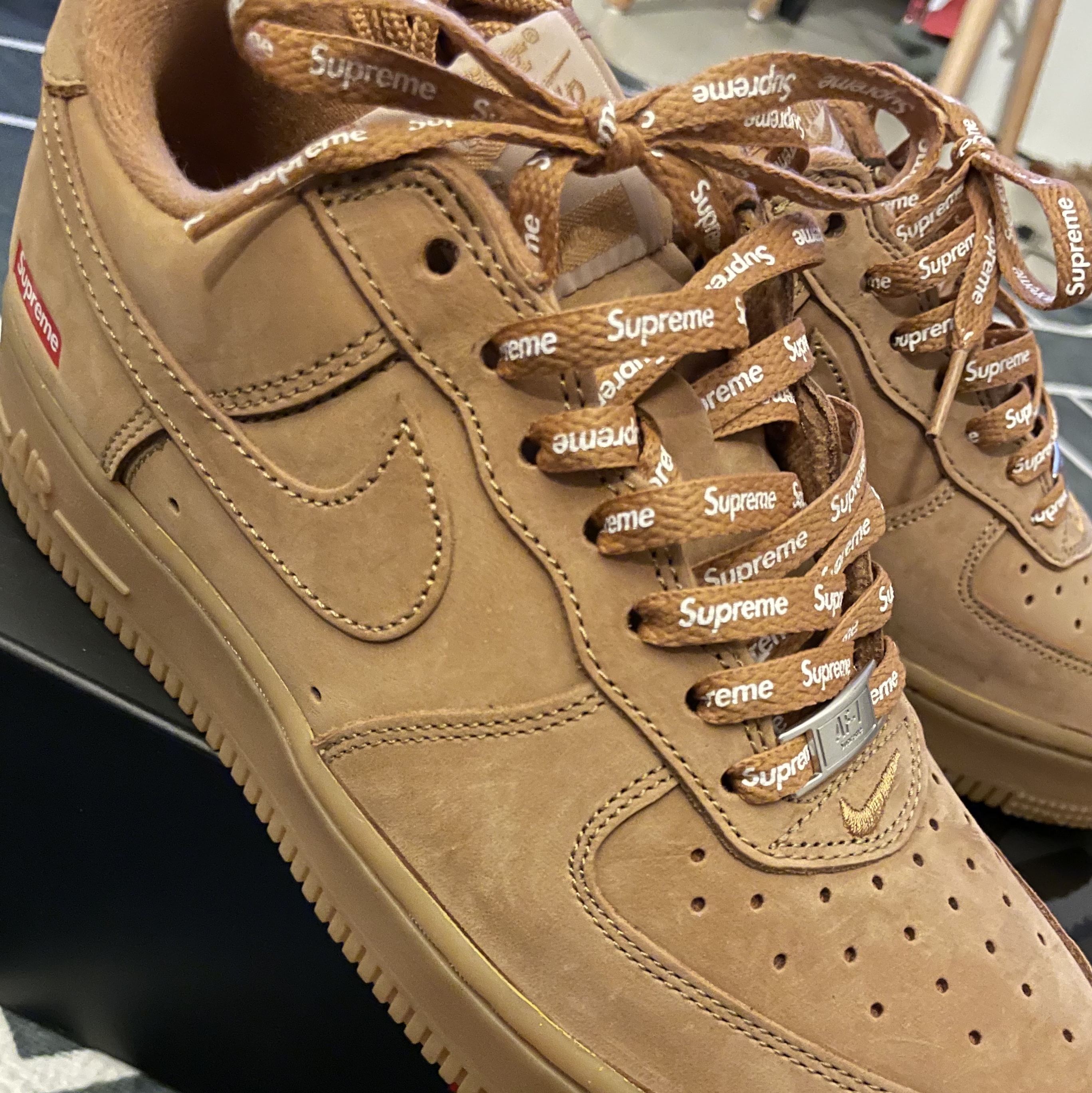 Nike x Supreme Air Force 1 Low Flax, Nike Air Force 1 '07 WB Flax 착용 스타일 - 1