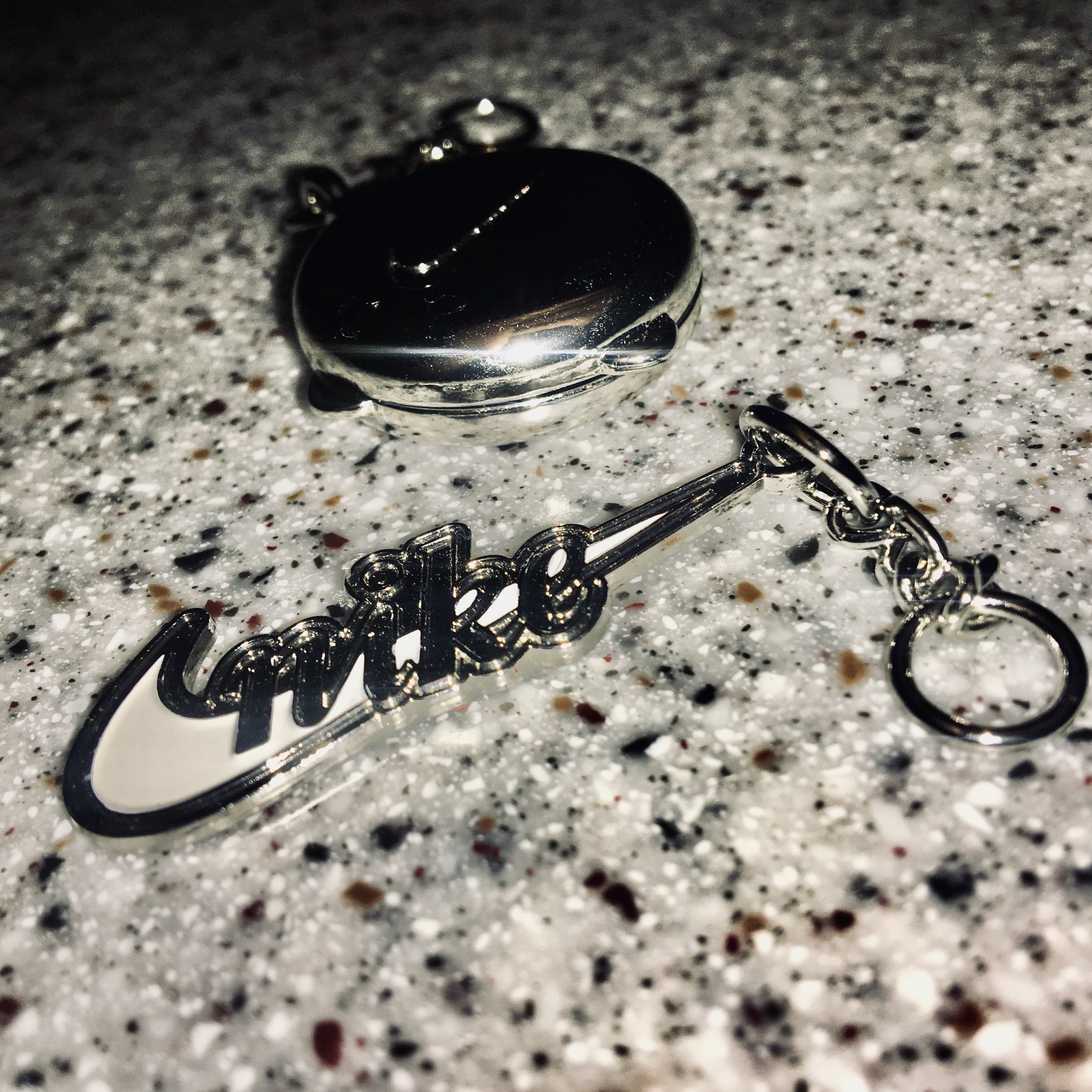 Nike 50th Anniversary Special Keyring Set 착용 스타일 - 4
