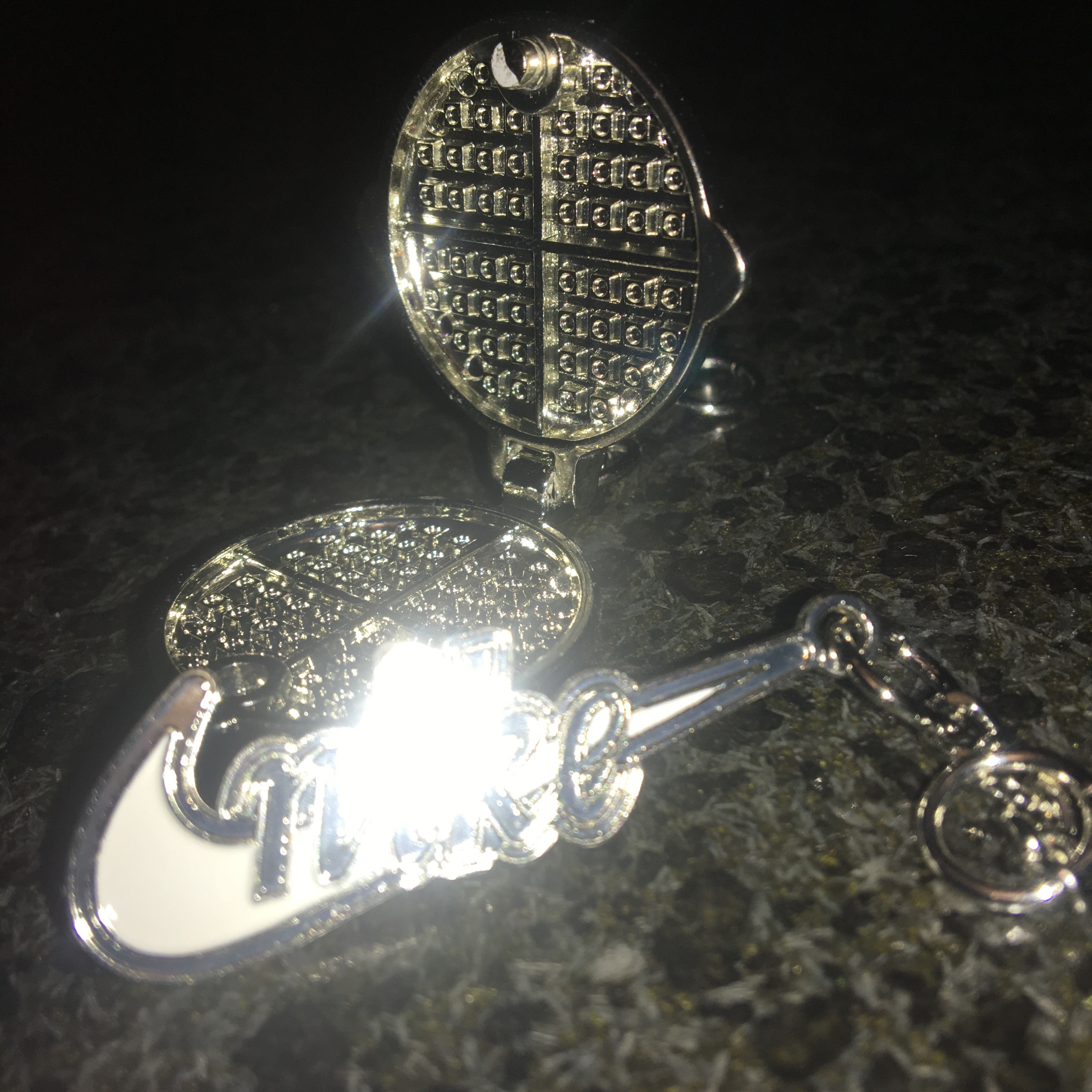 Nike 50th Anniversary Special Keyring Set 착용 스타일 - 2
