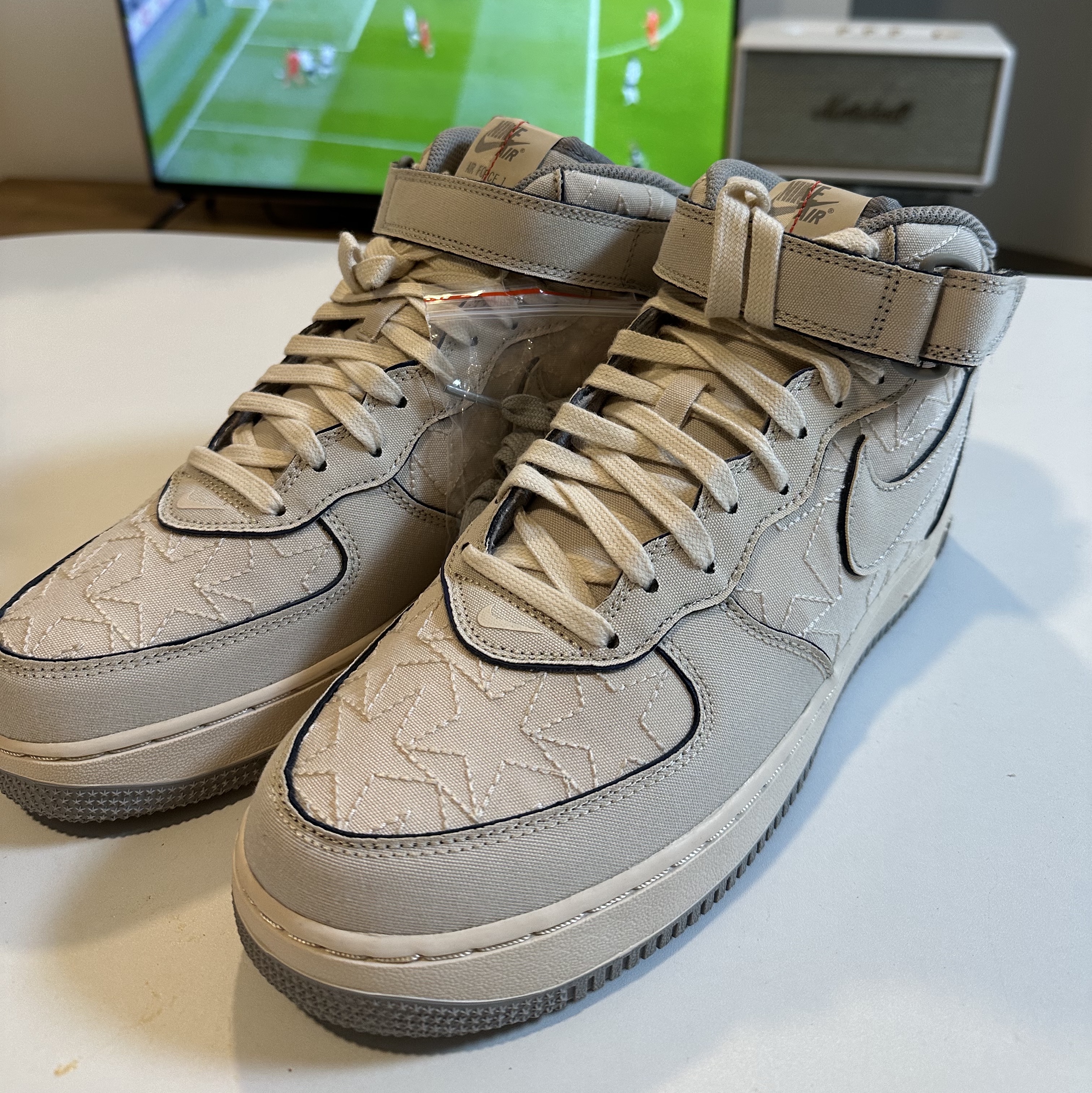 Nike Air Force 1 Mid '07 Pearl White 착용 스타일 - 1