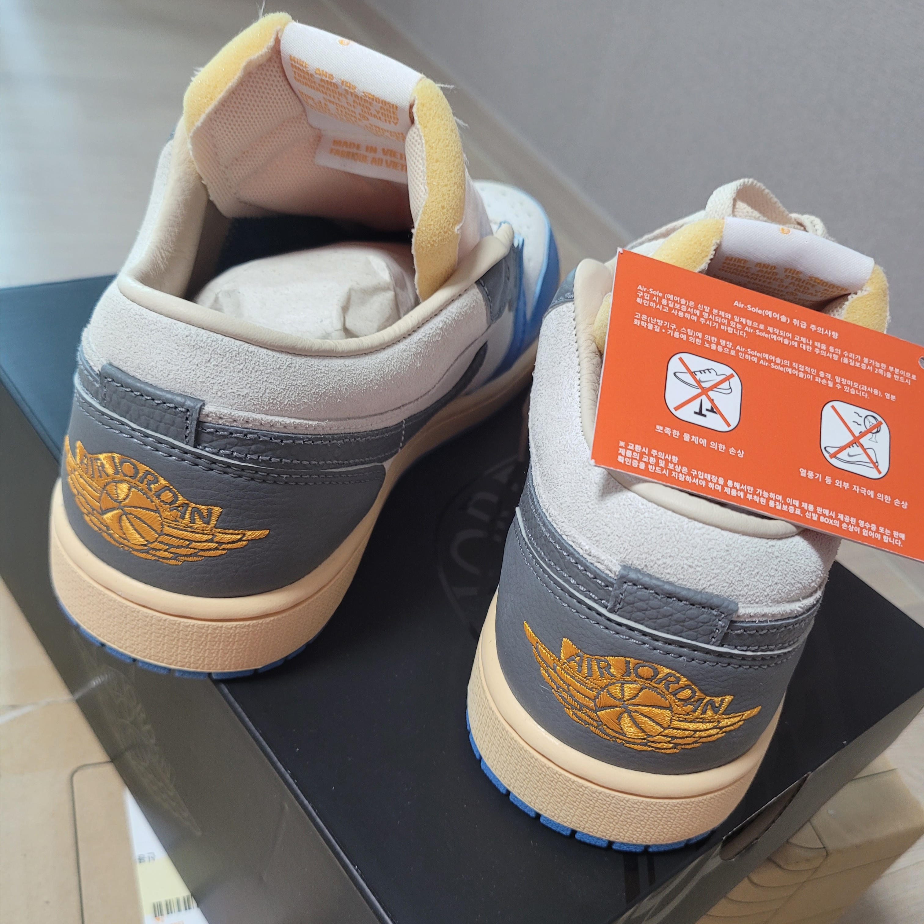 Jordan 1 Low SE Tokyo 96 착용 스타일 - 2