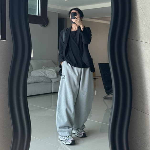 Nike x Stussy NRG Fleece Pants Dark Grey Heather (DO9340-063), Balenciaga 3XL Sneakers White Red Blue 착용 스타일 - 1