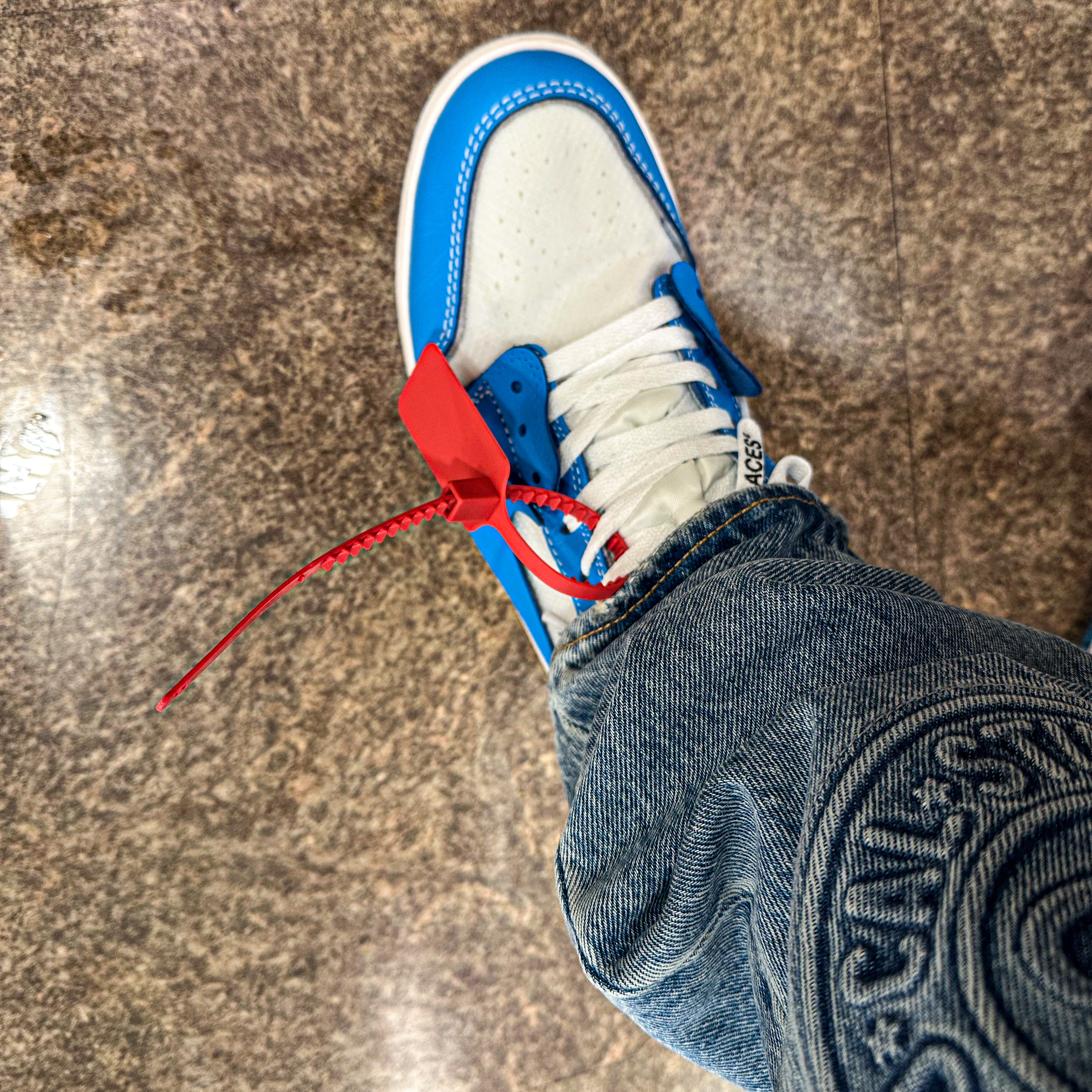 Nike x Stussy NRG RA Pullover Hoodie Dark Grey Heather (DJ9488-063), Stussy x Levi's Embossed 501 Jean Indigo 착용 스타일 - 3