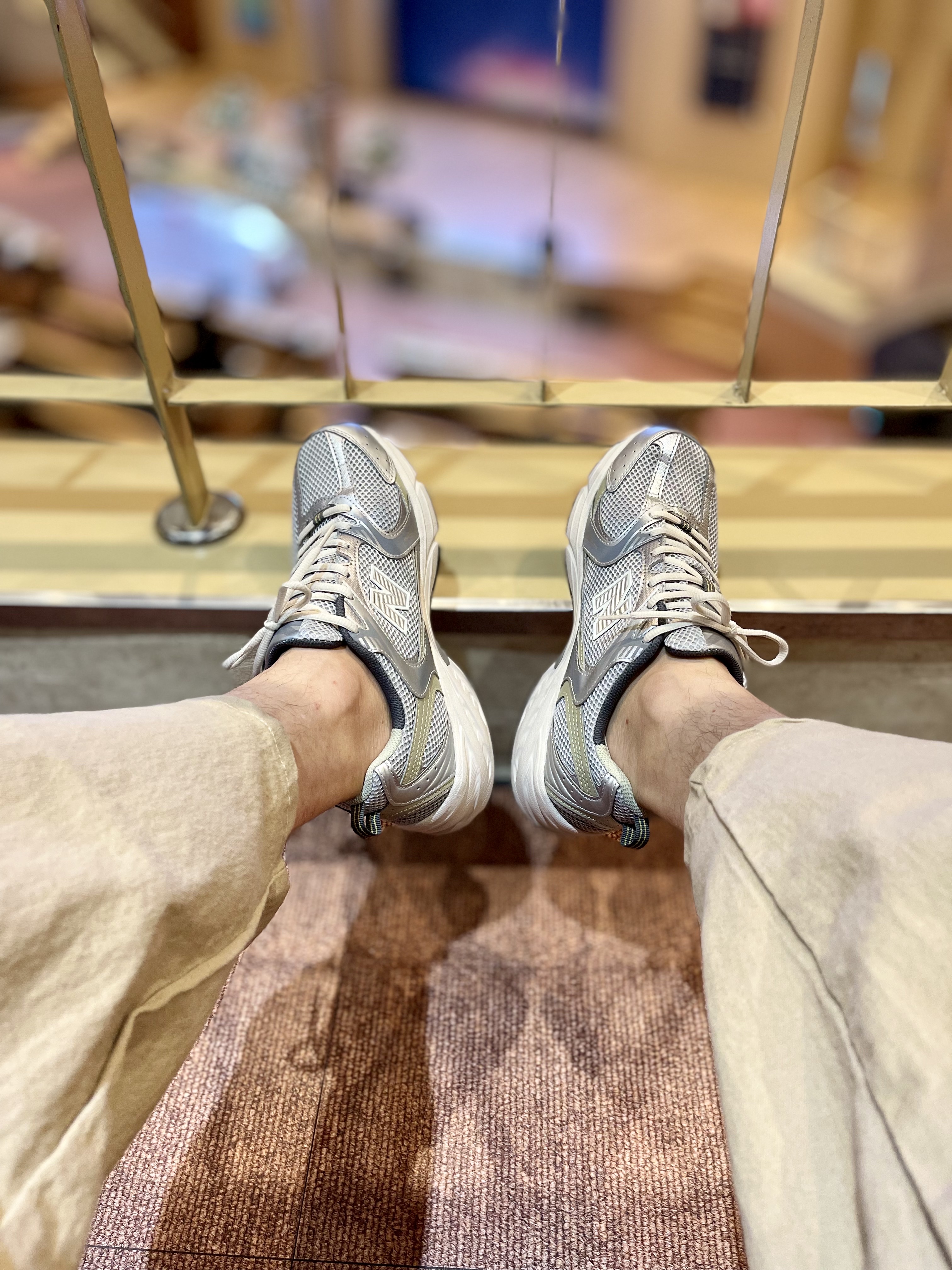 New Balance 530 Earth 착용 스타일 - 1