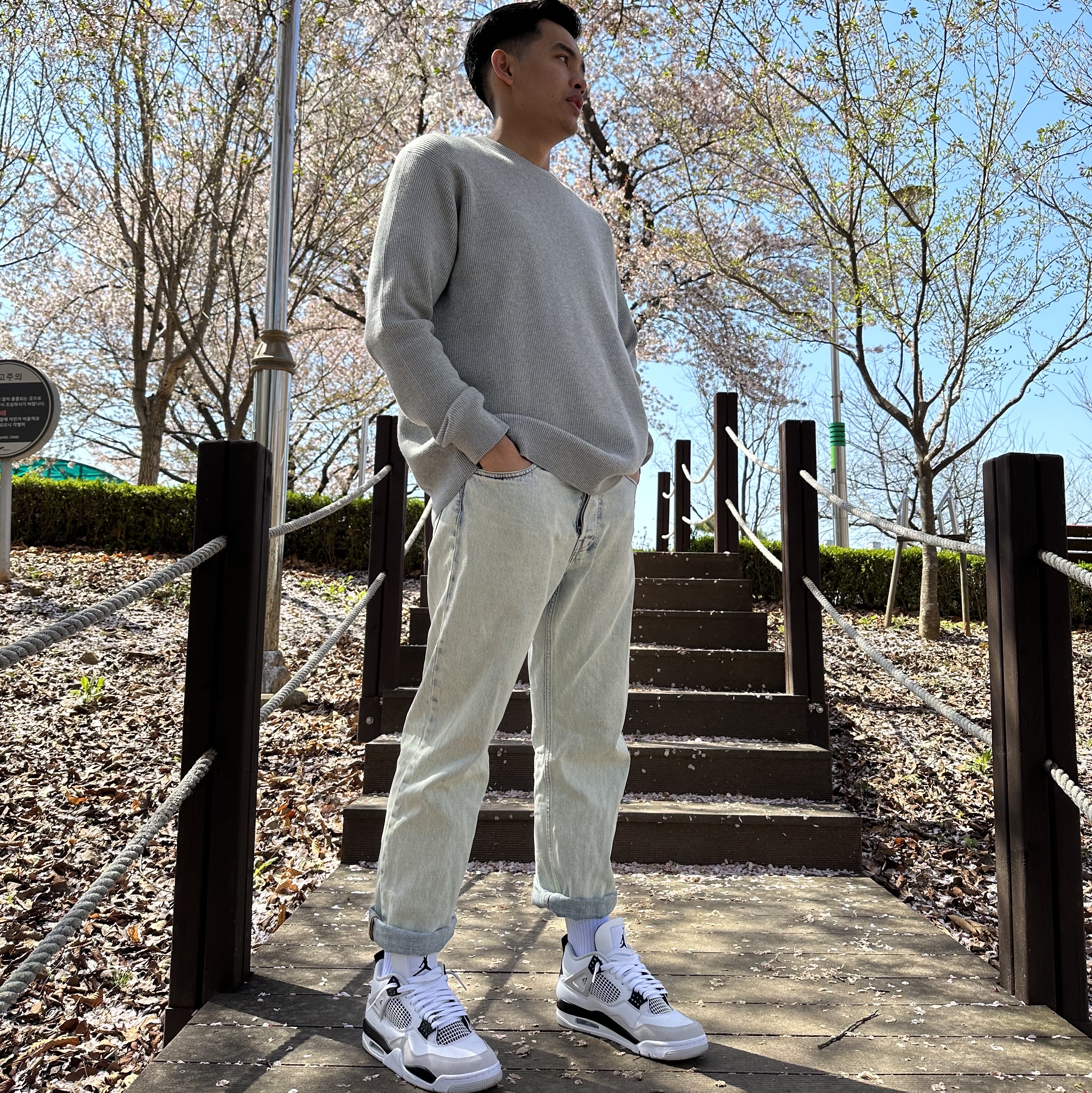 Jordan 4 Retro White and Black 착용 스타일