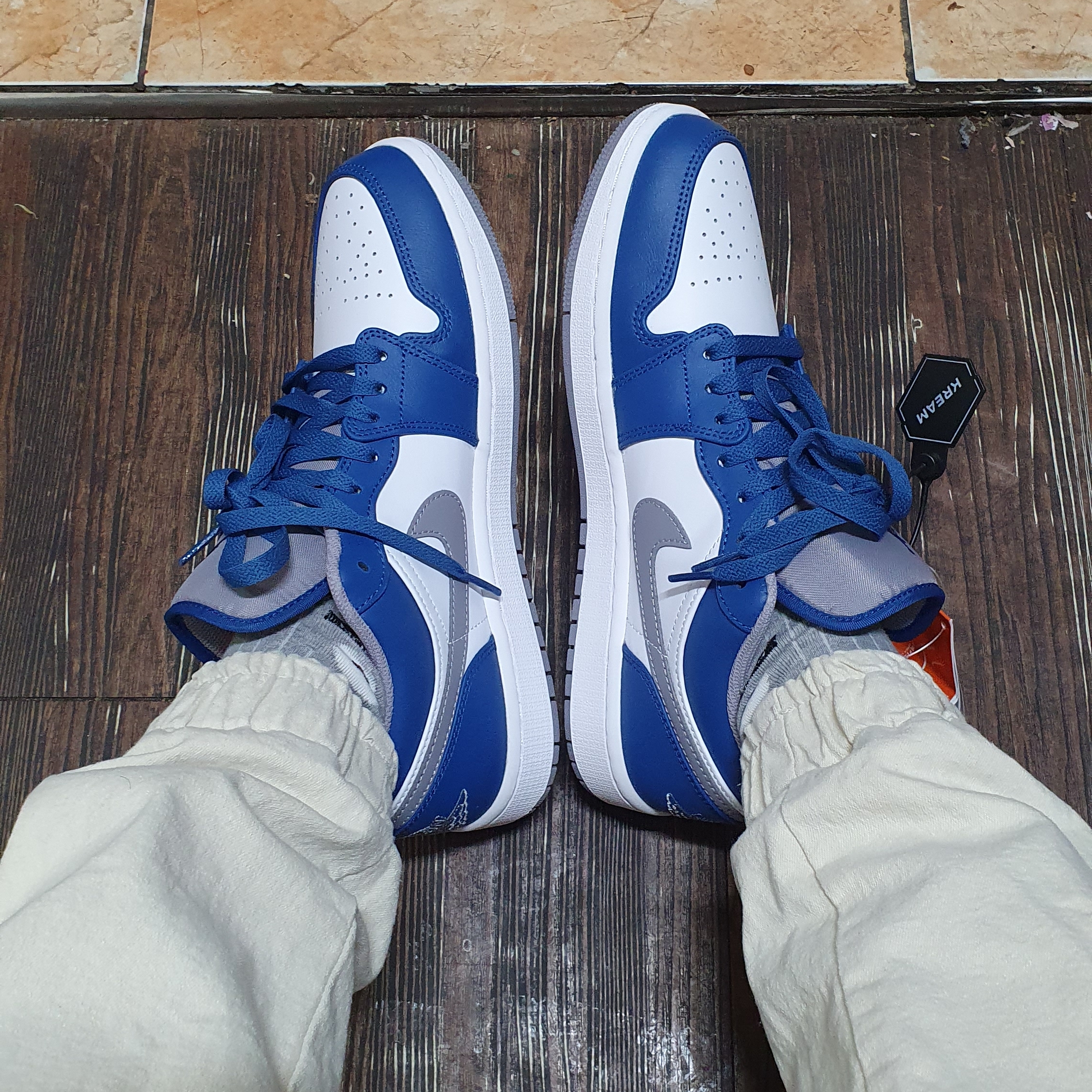 Jordan 1 Low True Blue Cement Grey 착용 스타일