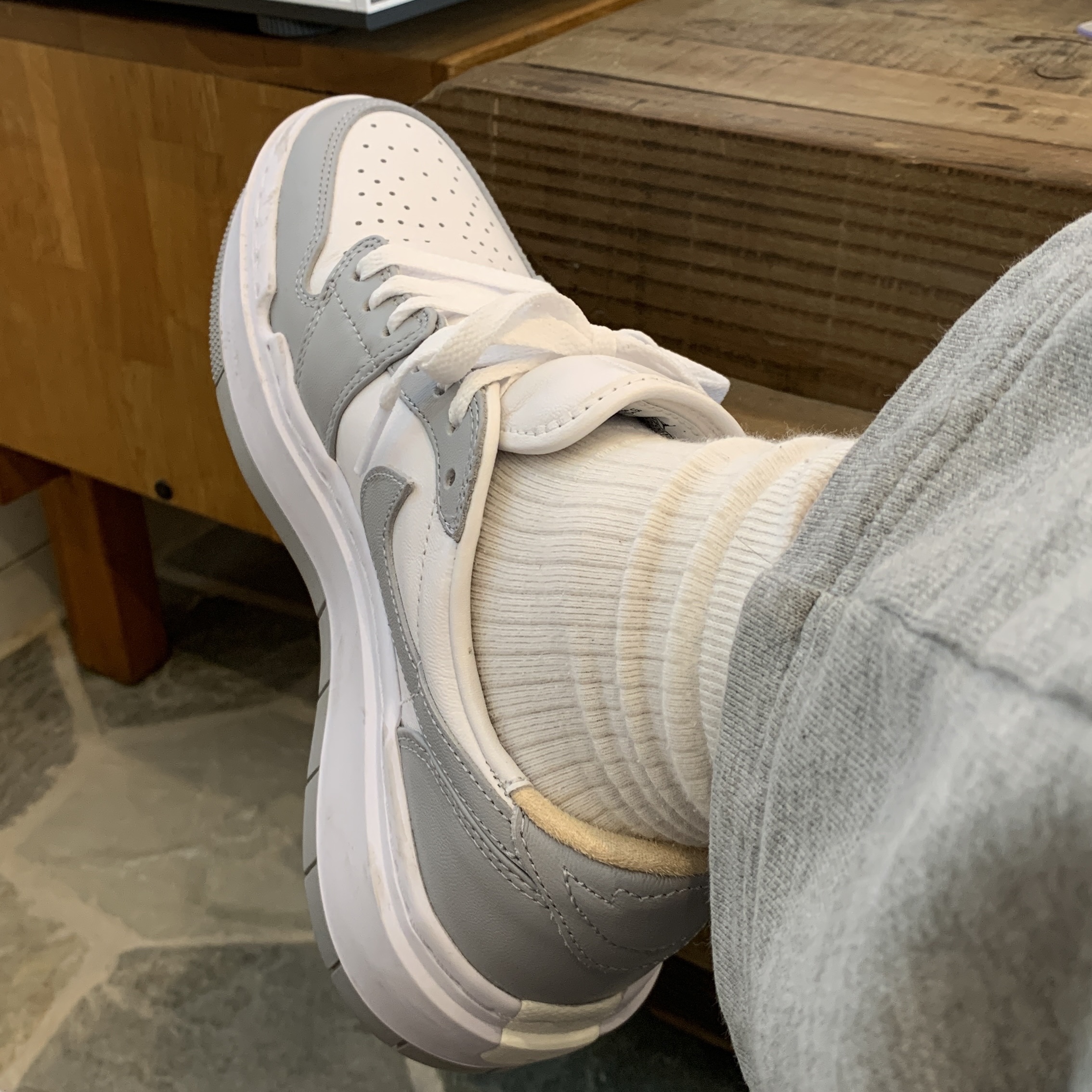 (W) Jordan 1 Elevate Low White and Wolf Grey 착용 스타일