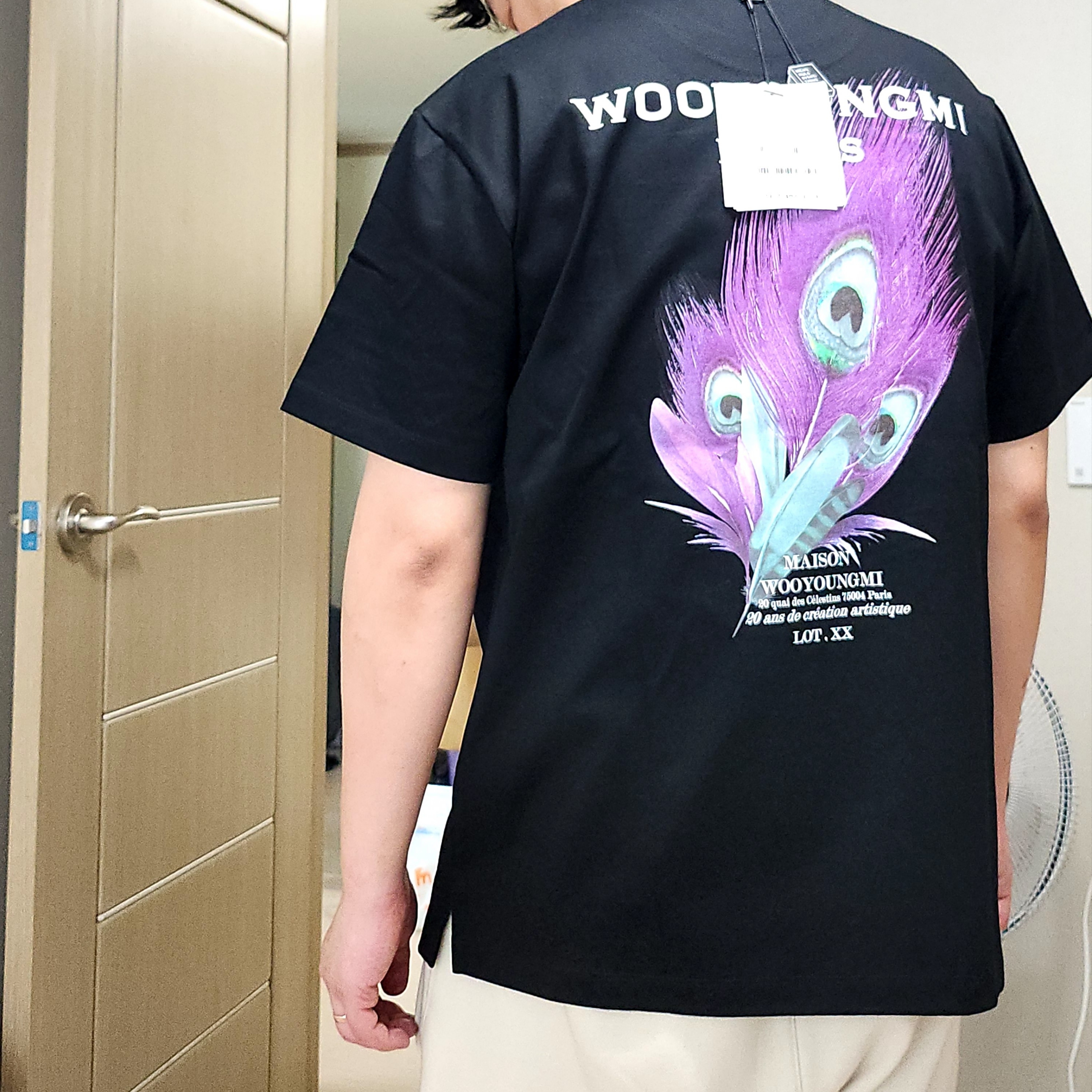 Wooyoungmi Feather Back Logo T-Shirt Black - 23SS 착용 스타일