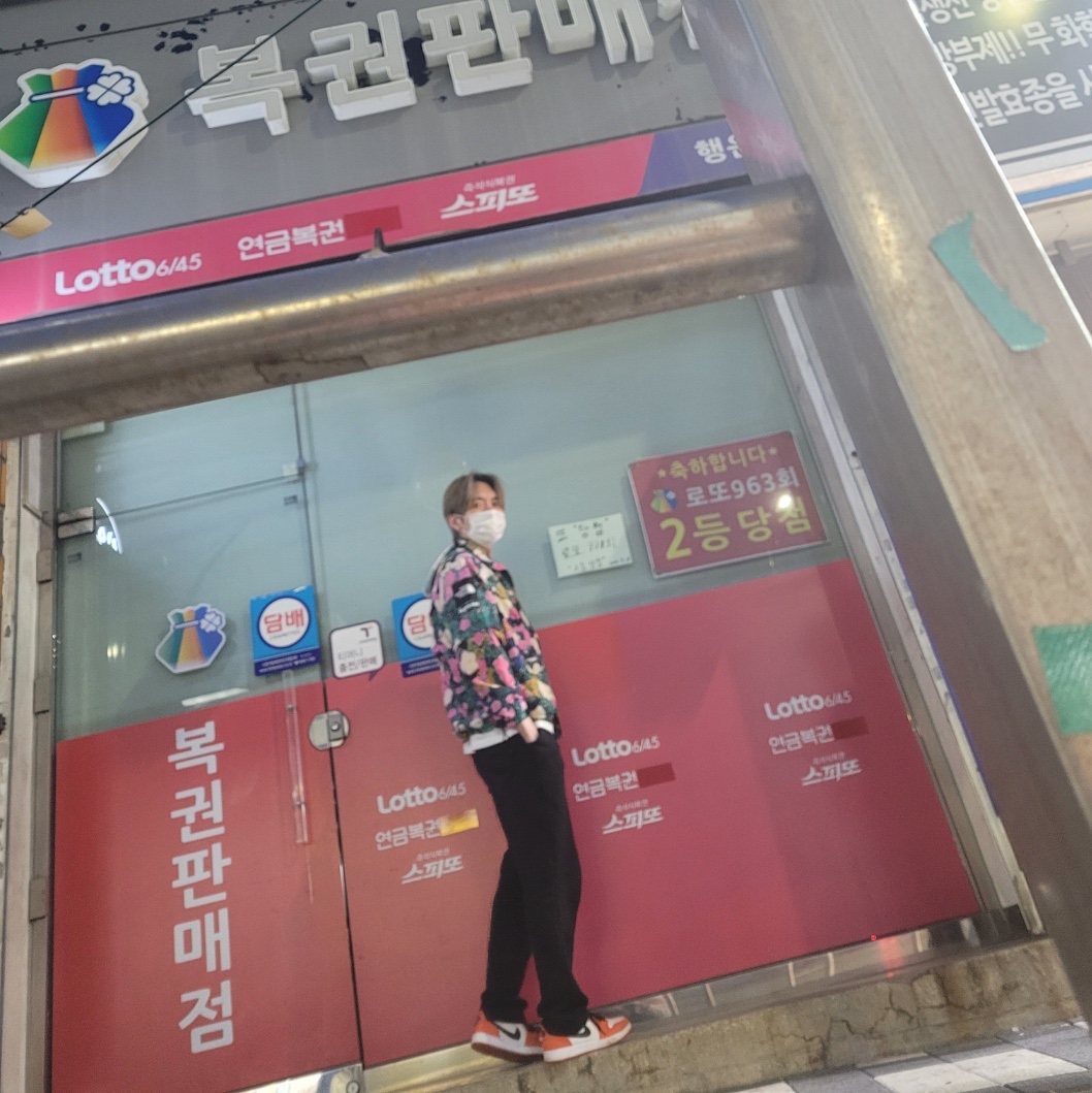 Jordan 1 Low OG Starfish, Supreme x The North Face Trekking Convertible Jacket Flowers - 22SS 착용 스타일