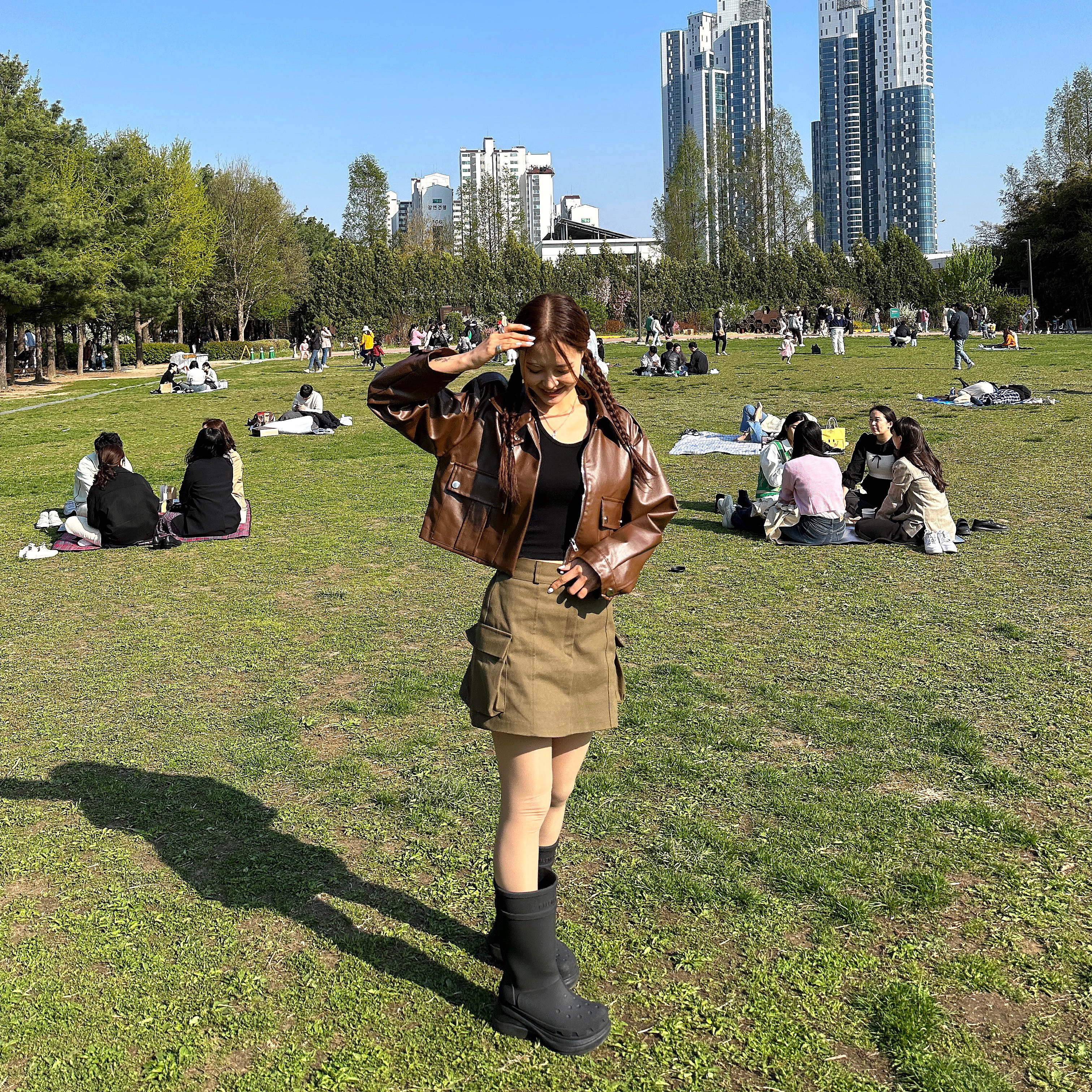 Balenciaga x Crocs Rubber Boot Black, (W) Balenciaga x Crocs Rubber Boot Black 착용 스타일 - 2