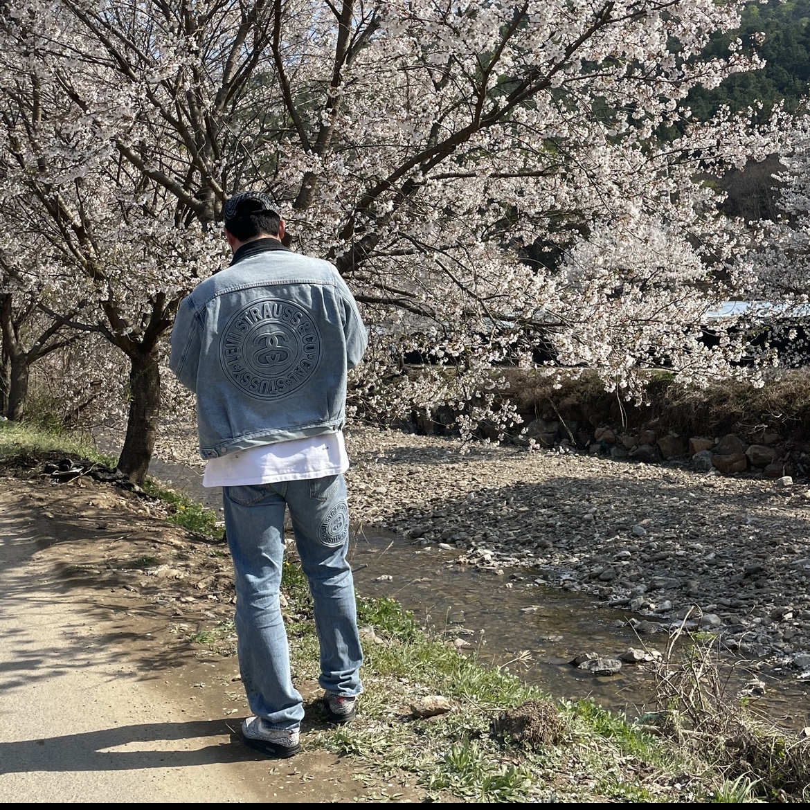 Stussy x Levi's Embossed Trucker Jacket Indigo, Stussy x Levi's Embossed 501 Jean Indigo 착용 스타일 - 1