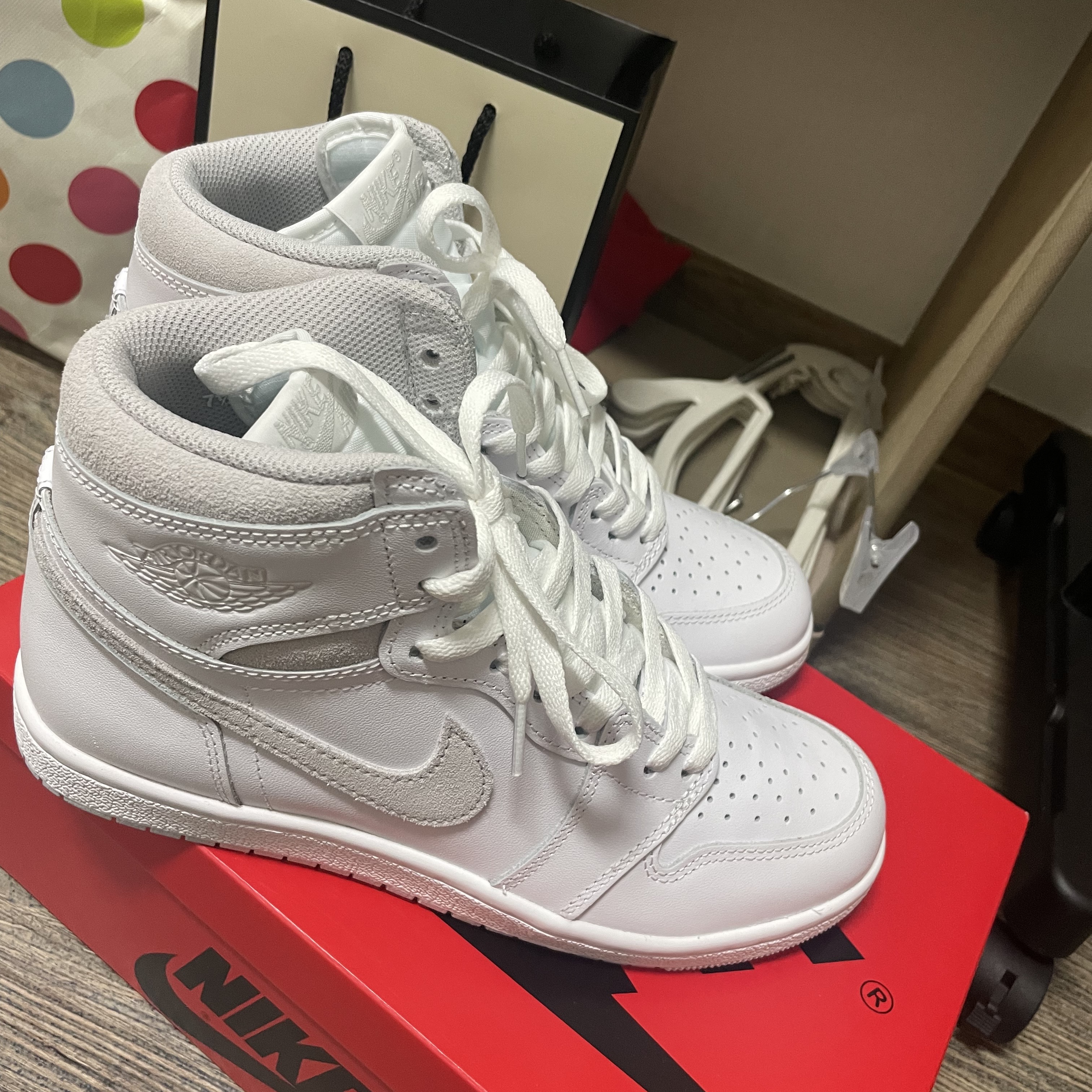 Jordan 1 High 85 Neutral Grey 착용 스타일