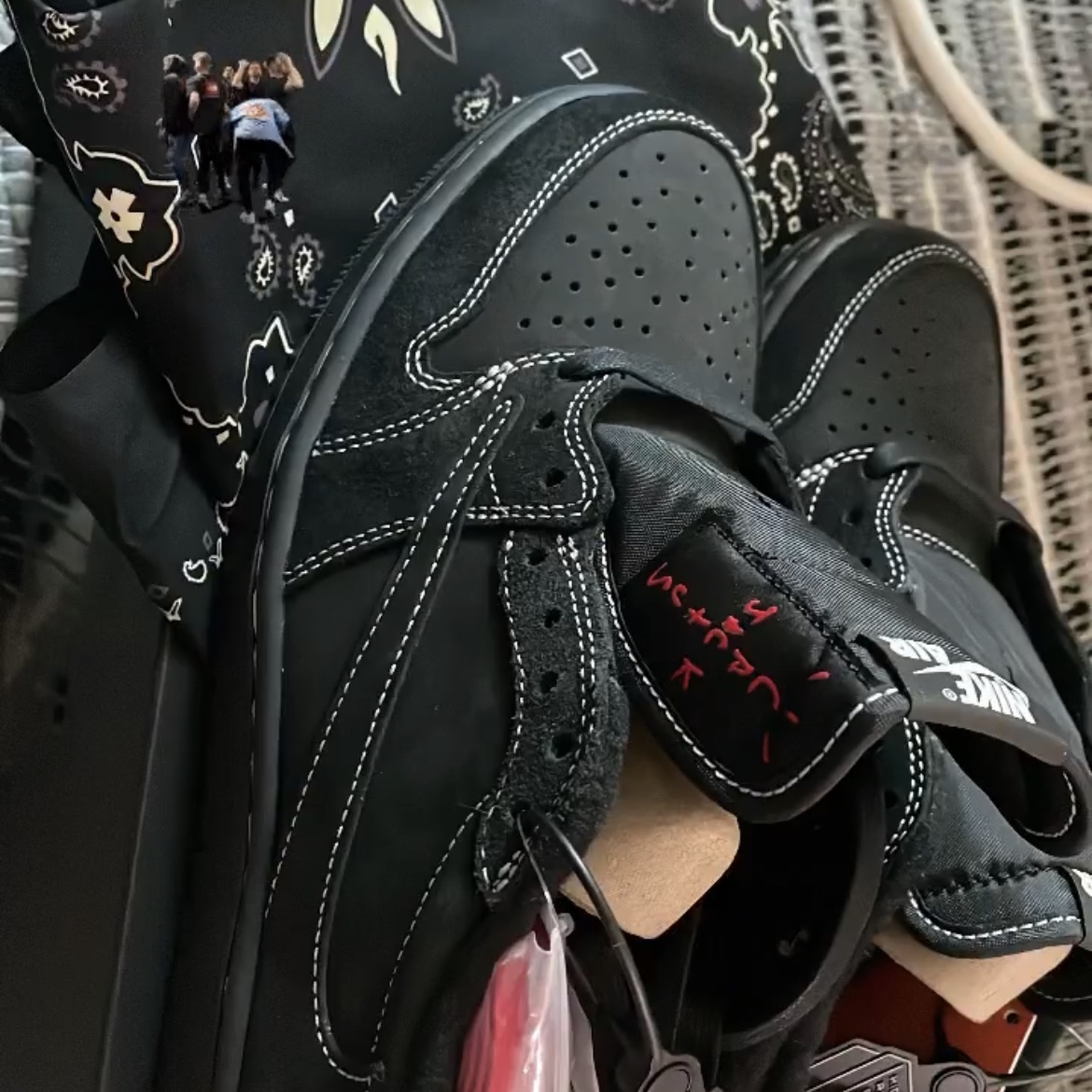Jordan 1 x Travis Scott Retro Low OG SP Black Phantom 착용 스타일