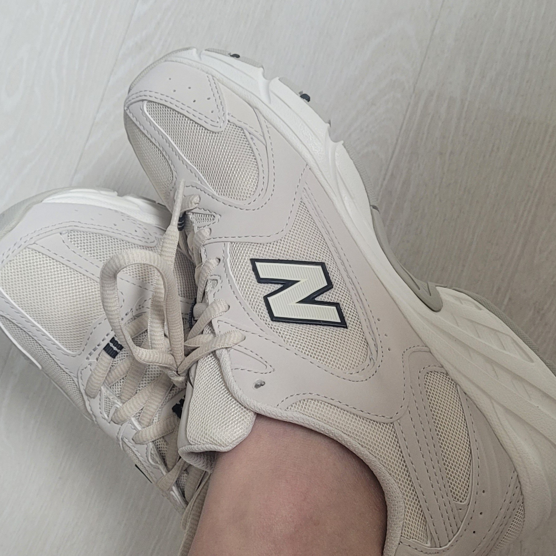New Balance 530 Ivory 착용 스타일 - 3