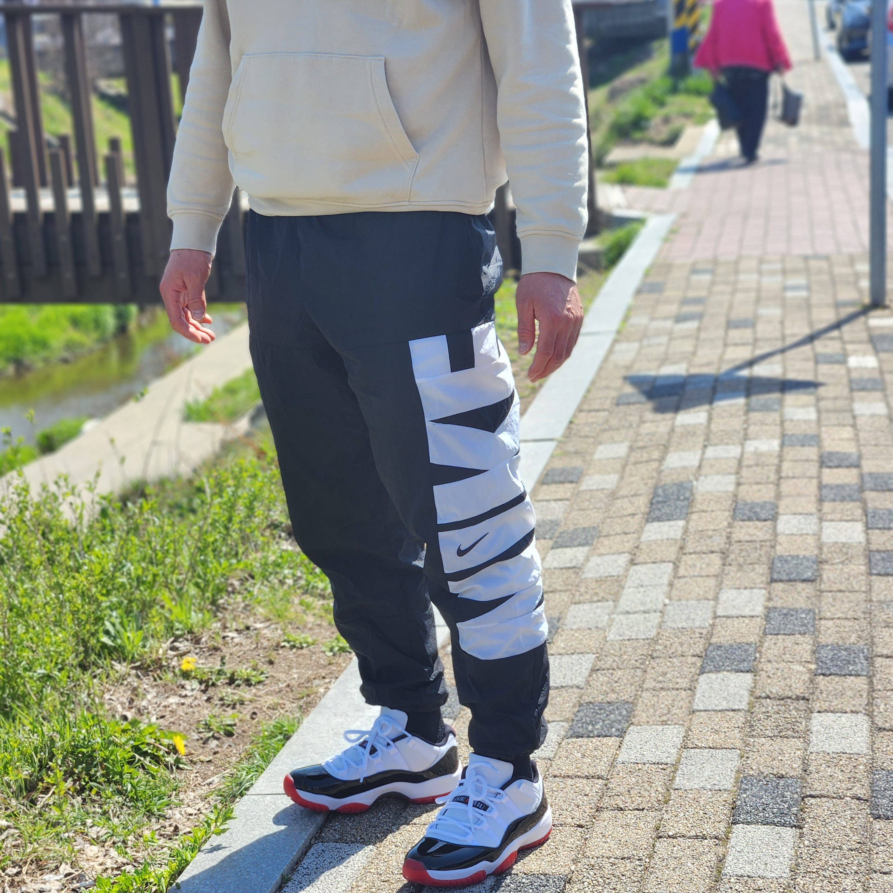 Jordan 11 Retro Low Concord Bred 착용 스타일 - 2