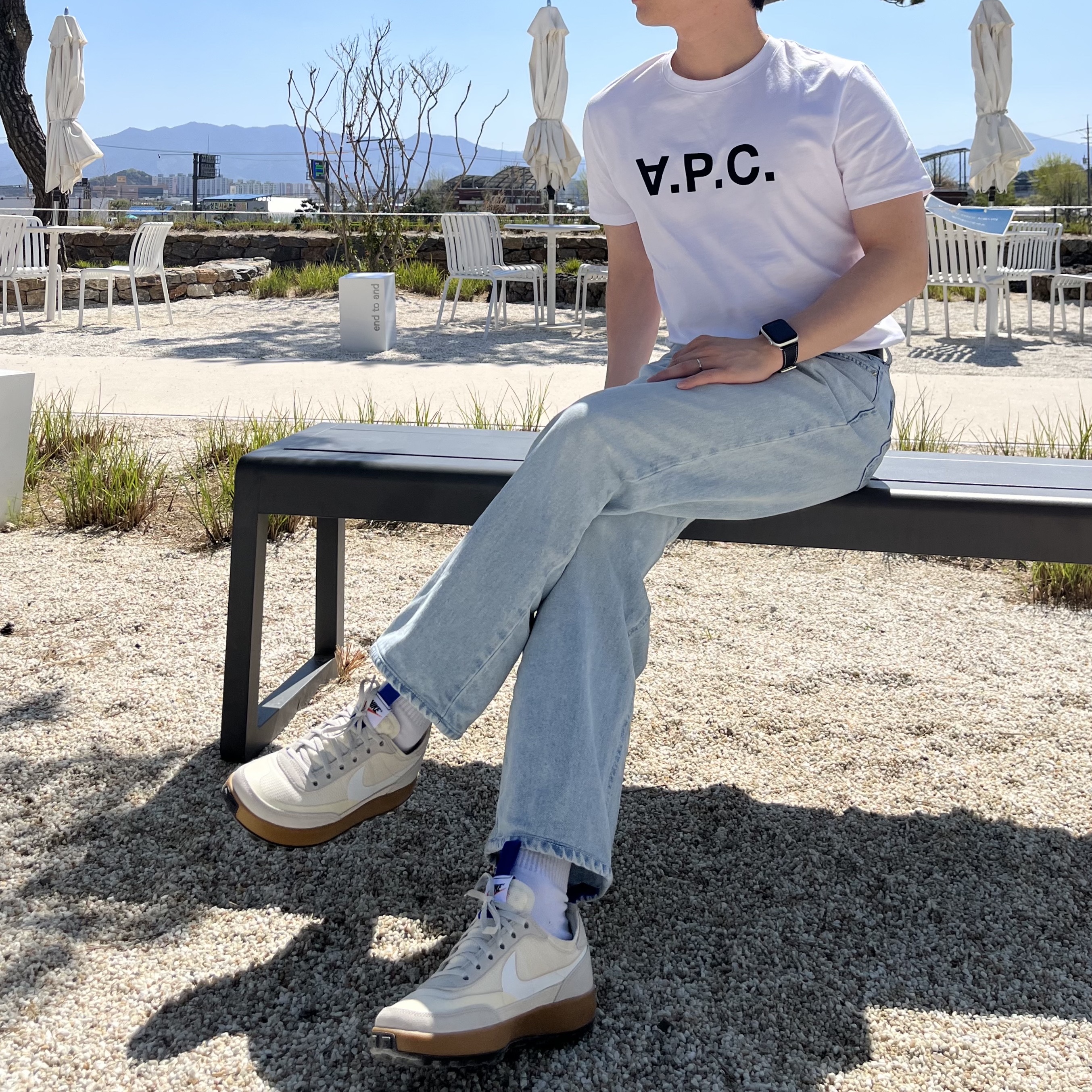 Nike x Tom Sachs General Purpose Shoe Light Cream, A.P.C. VPC T-Shirt White Dark Navy 착용 스타일 - 1