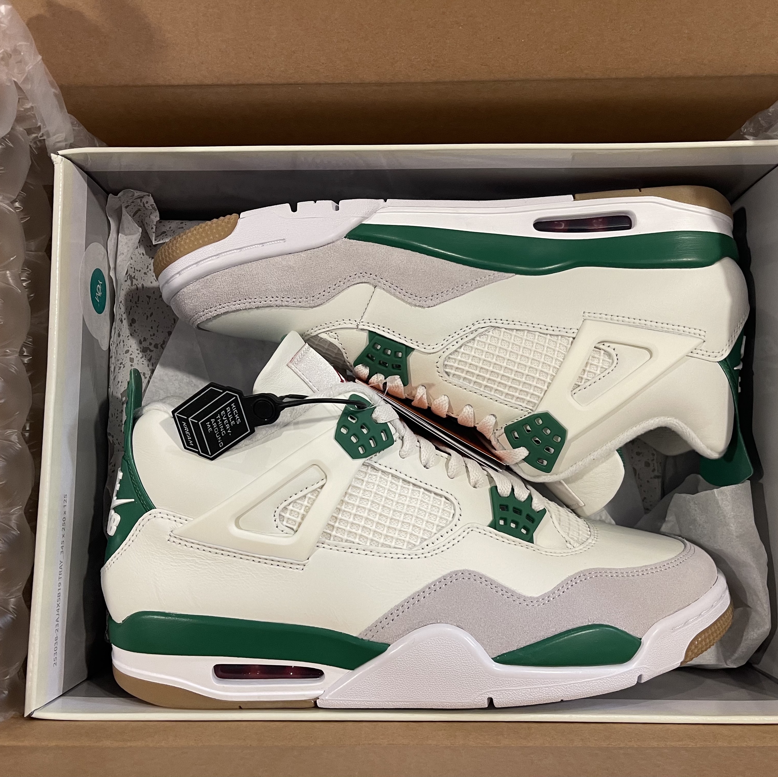 Jordan 4 x Nike SB Retro SP Pine Green 착용 스타일 - 1