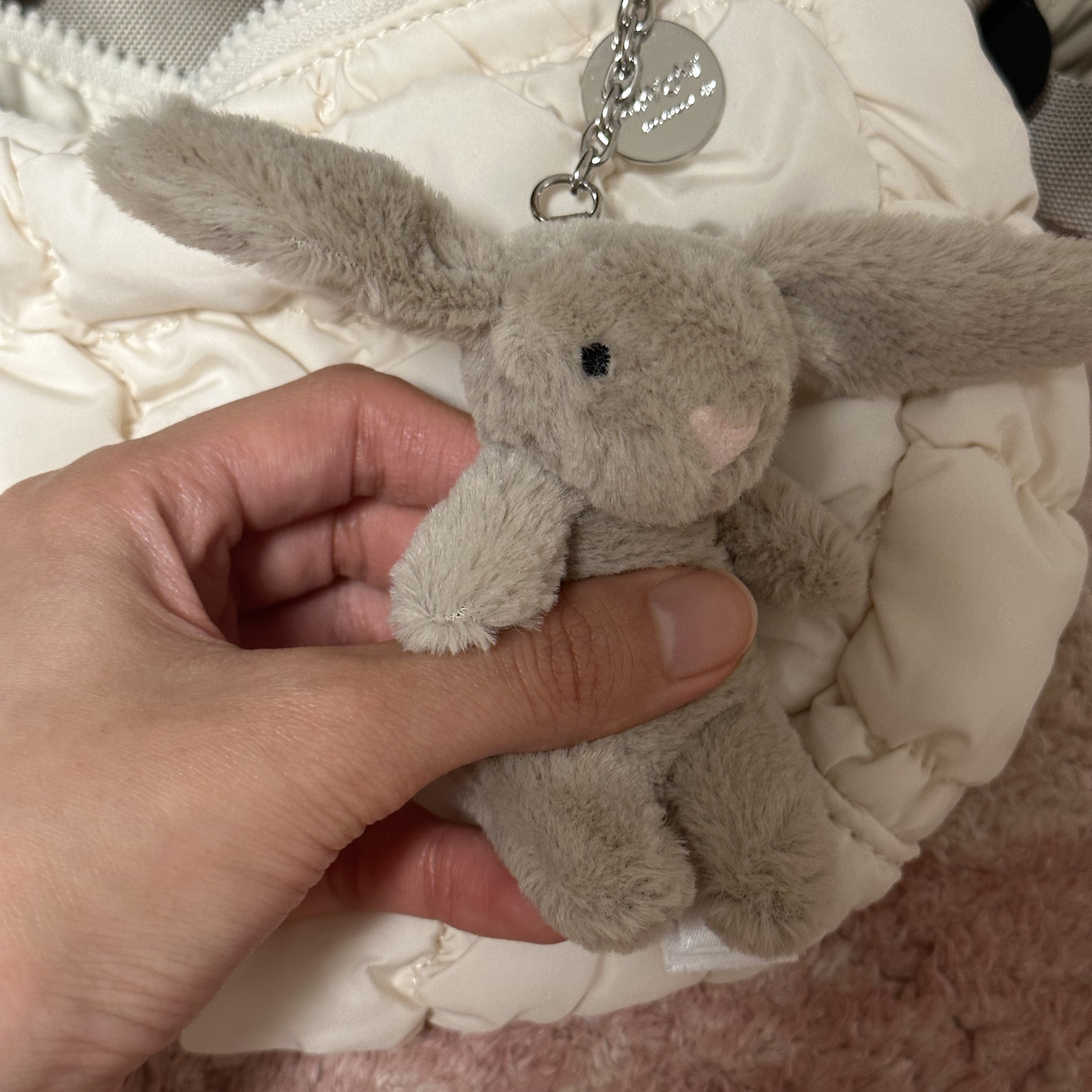 Jellycat Bashful Bunny Bag Charm Beige 착용 스타일