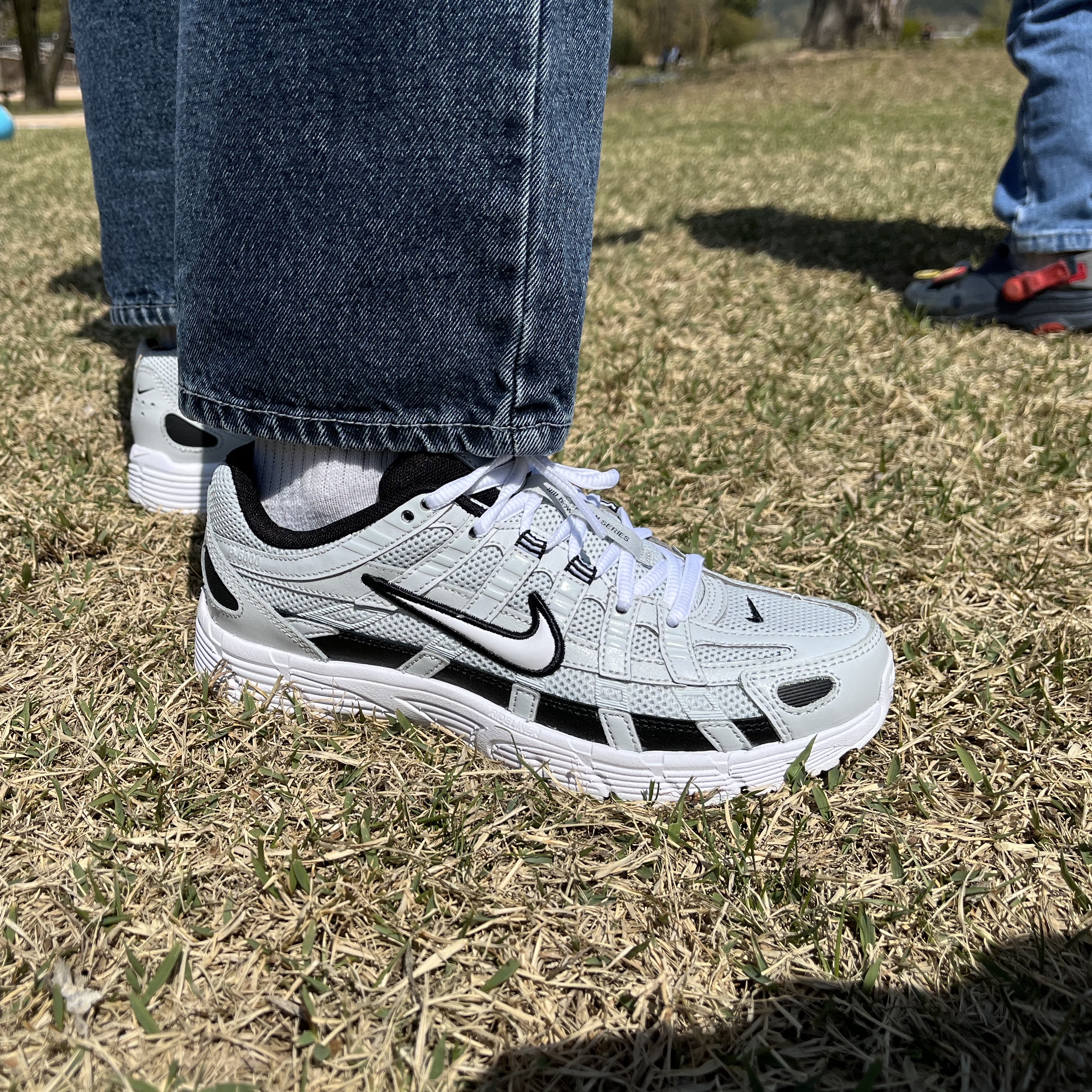 Nike P-6000 Pure Platinum 착용 스타일