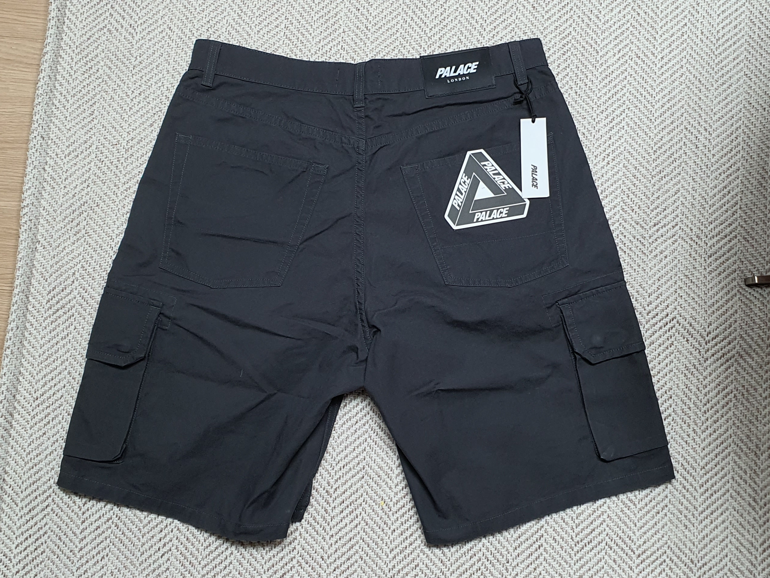 Palace Baggy Cargo Short Anthracite - 23SS 착용 스타일 - 2