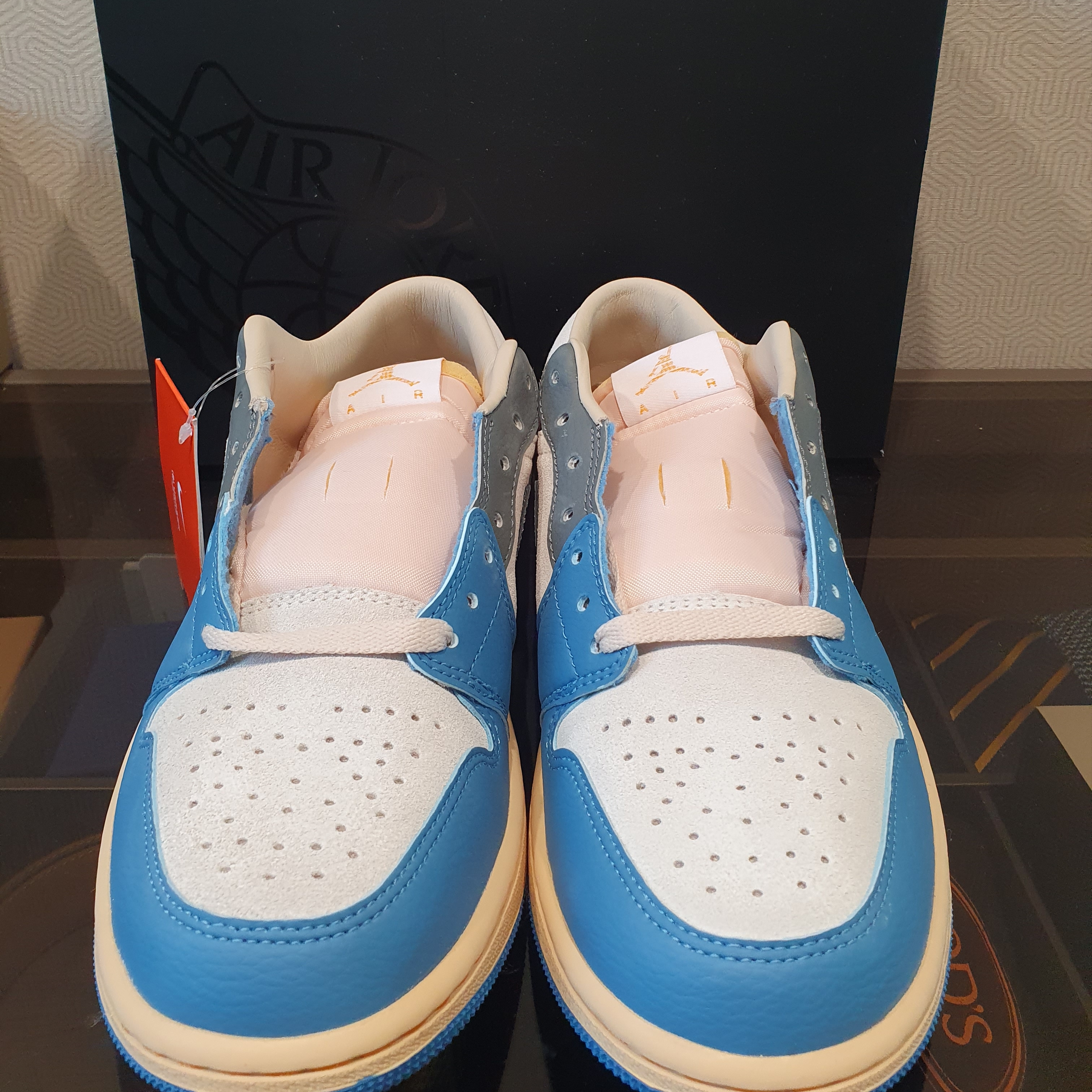 Jordan 1 Low SE Tokyo 96 착용 스타일 - 1