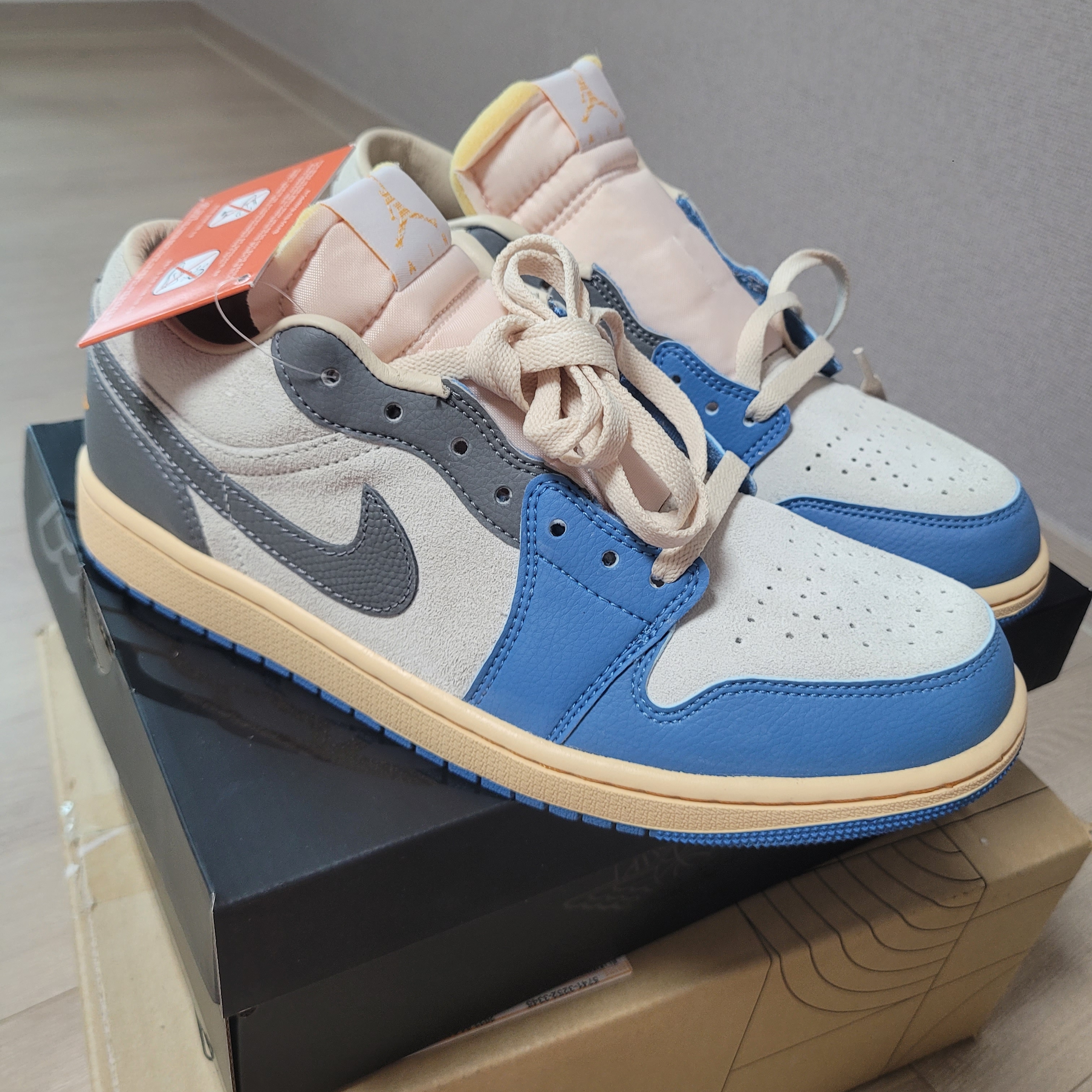 Jordan 1 Low SE Tokyo 96 착용 스타일 - 1