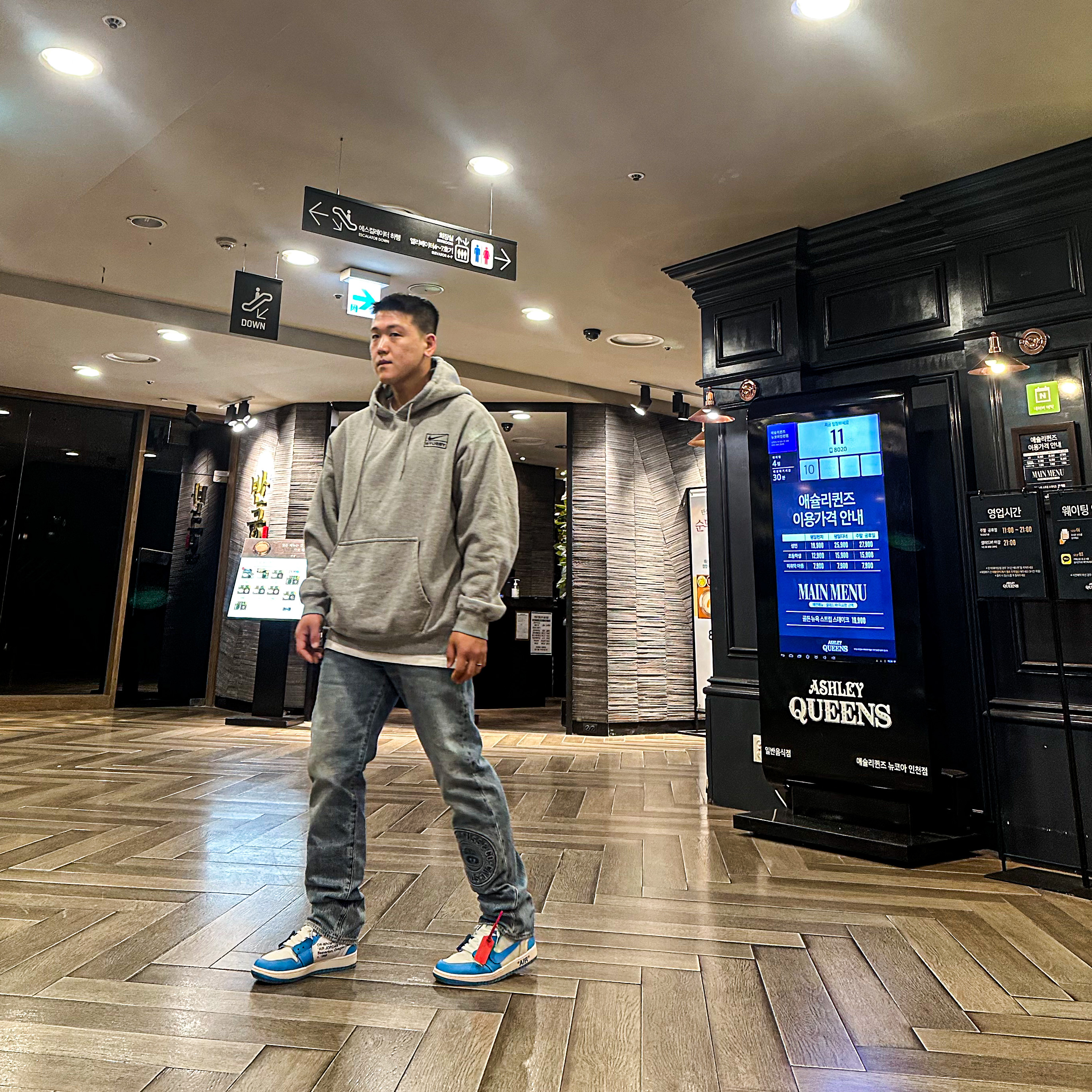 Nike x Stussy NRG RA Pullover Hoodie Dark Grey Heather (DJ9488-063), Stussy x Levi's Embossed 501 Jean Indigo 착용 스타일 - 1