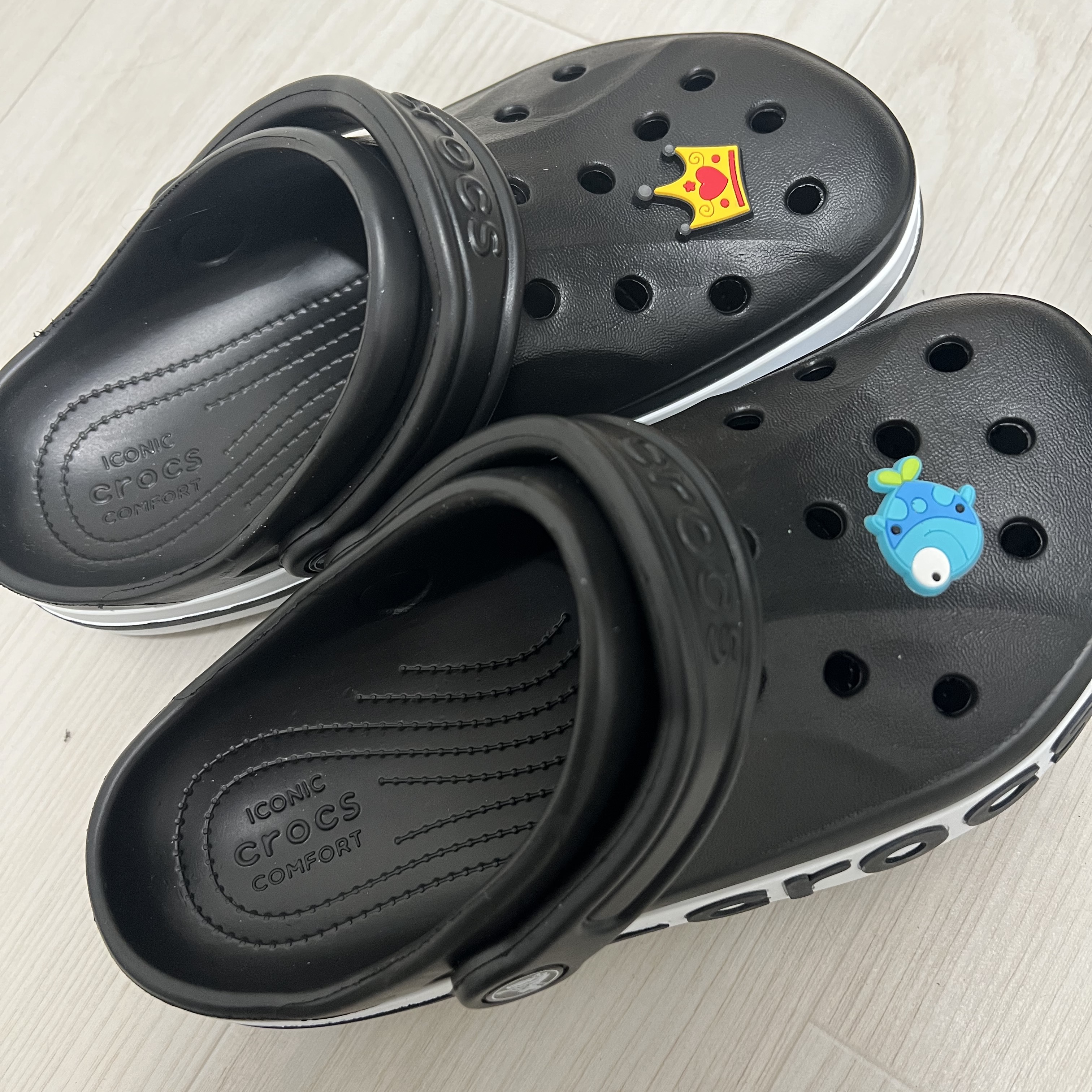 Crocs Bayaband Clog Black White 착용 스타일